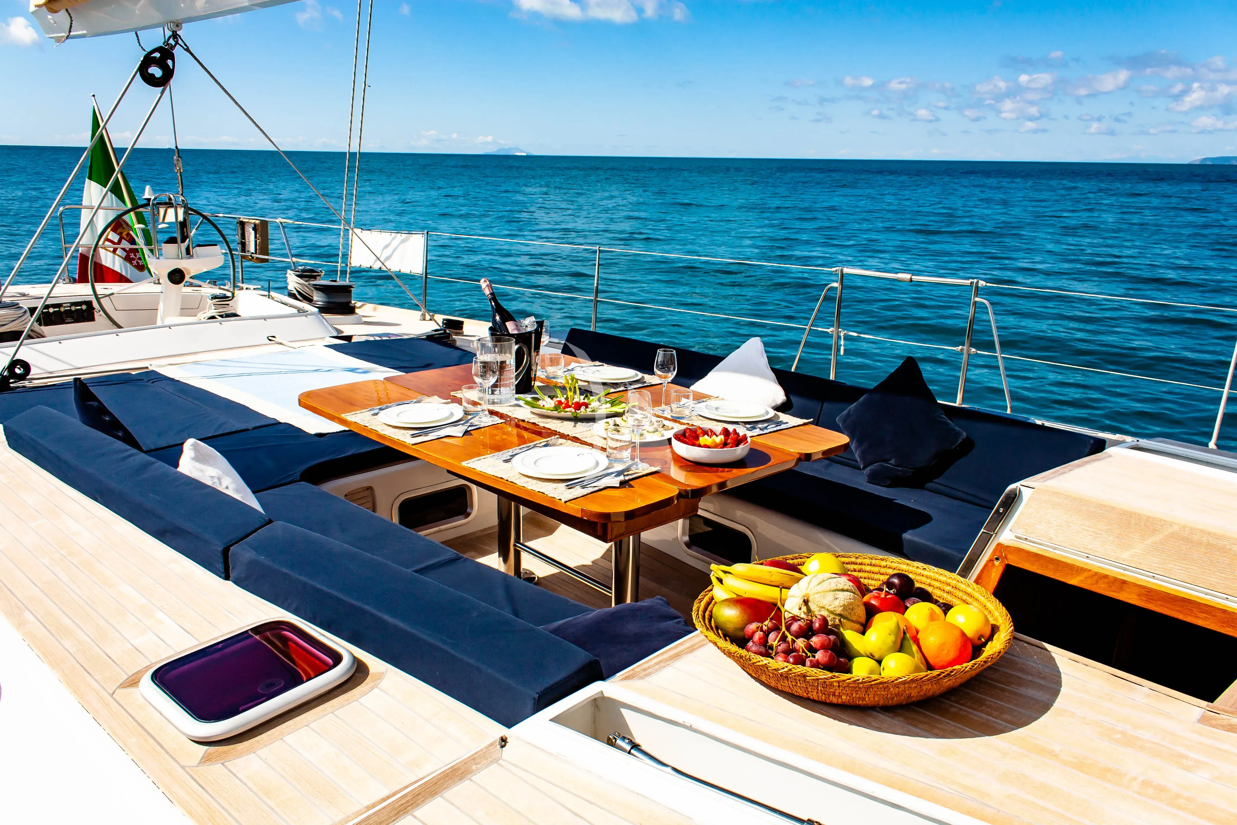 Class IV yacht photo