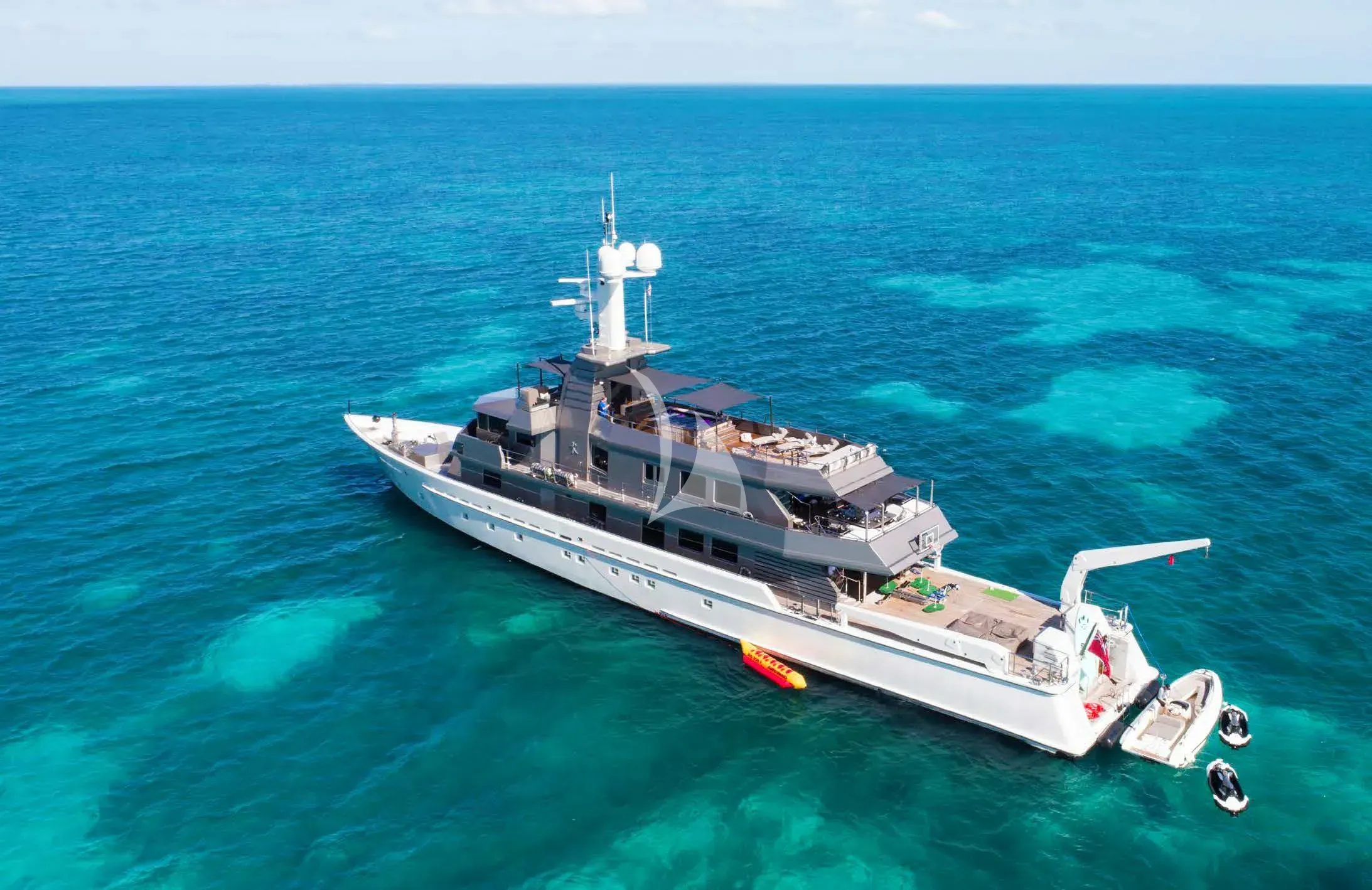 MIZU luxury yacht