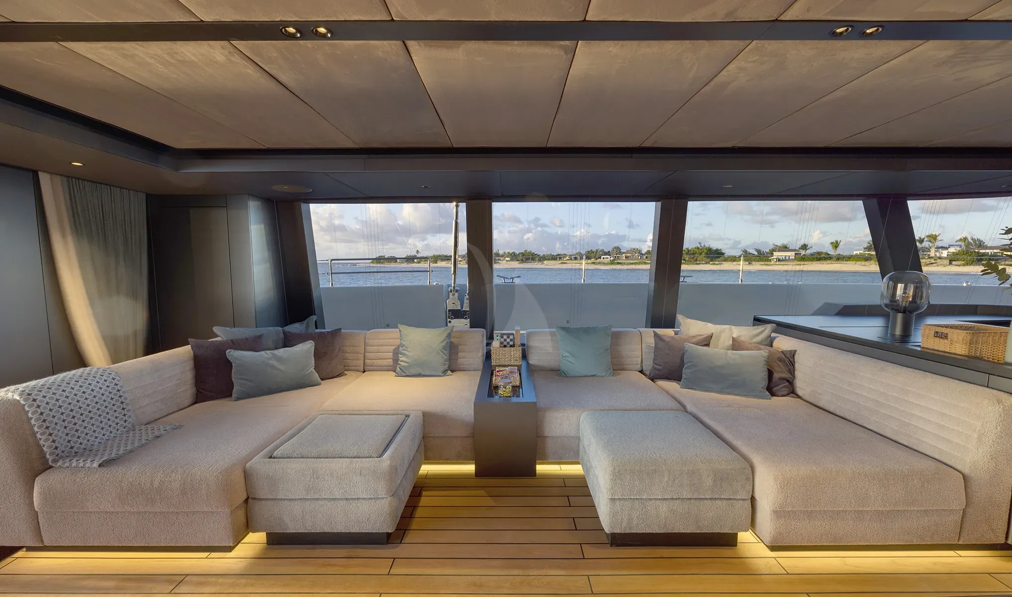 SHADES OF GREY - interior 5