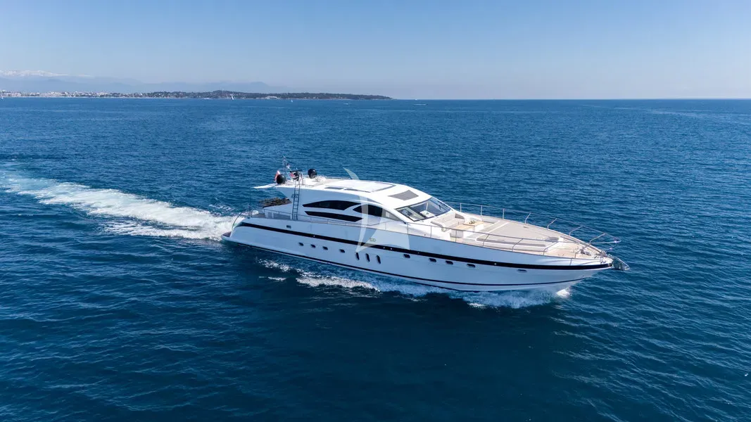 GOLDFINGER yacht photo
