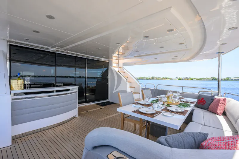 SPECTRE yacht photo