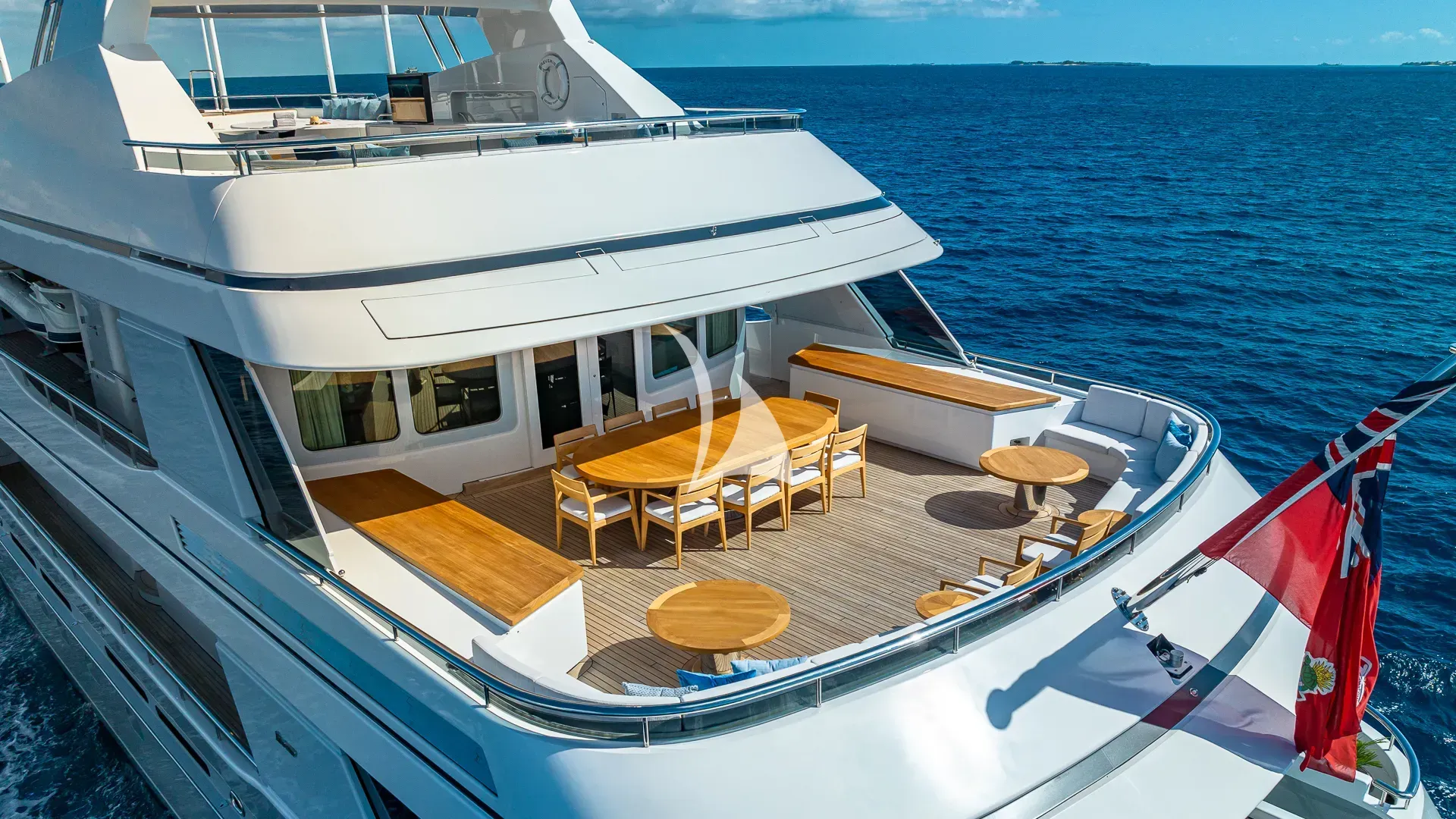 REVERIE yacht photo
