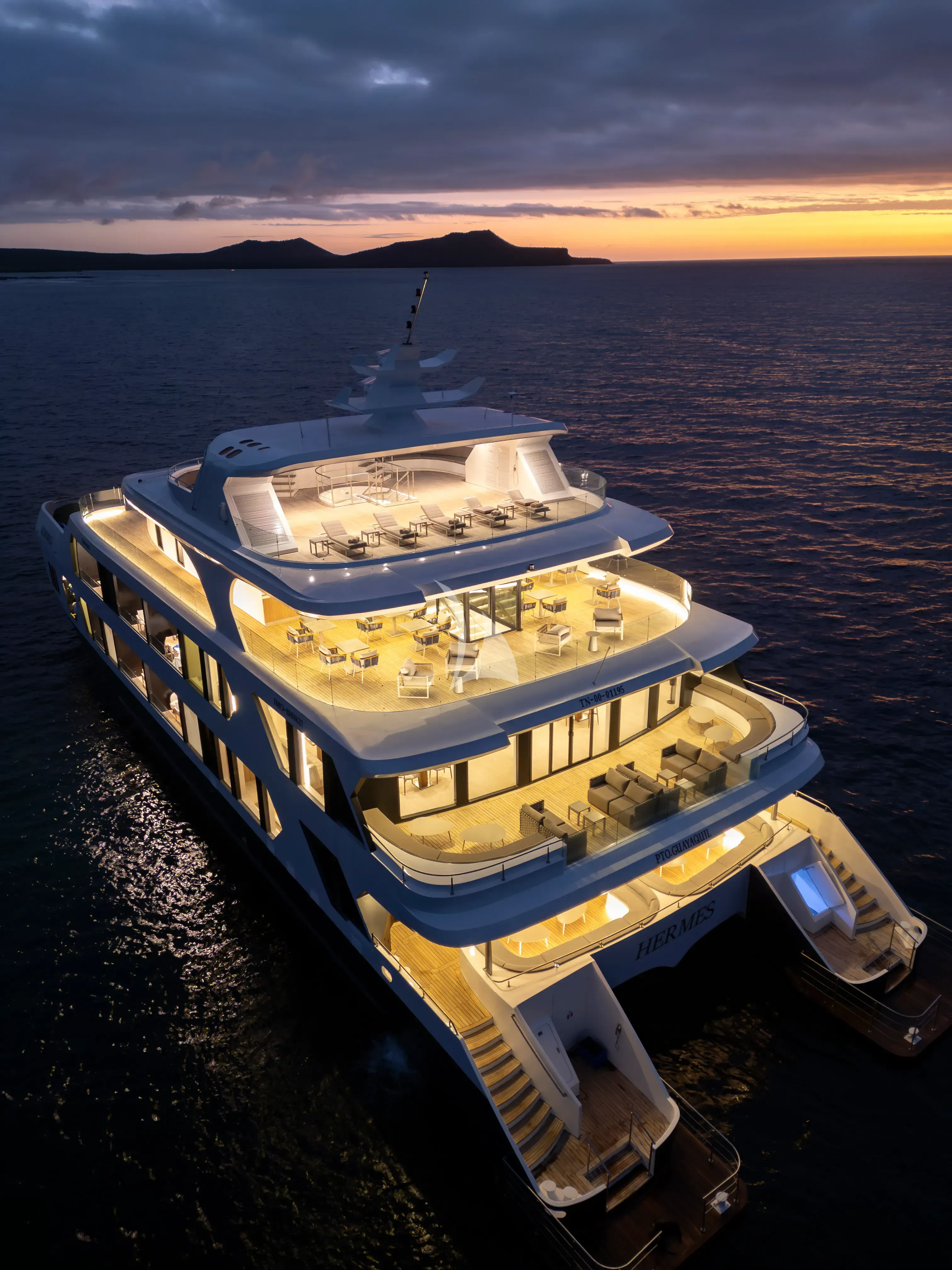 HERMES yacht photo