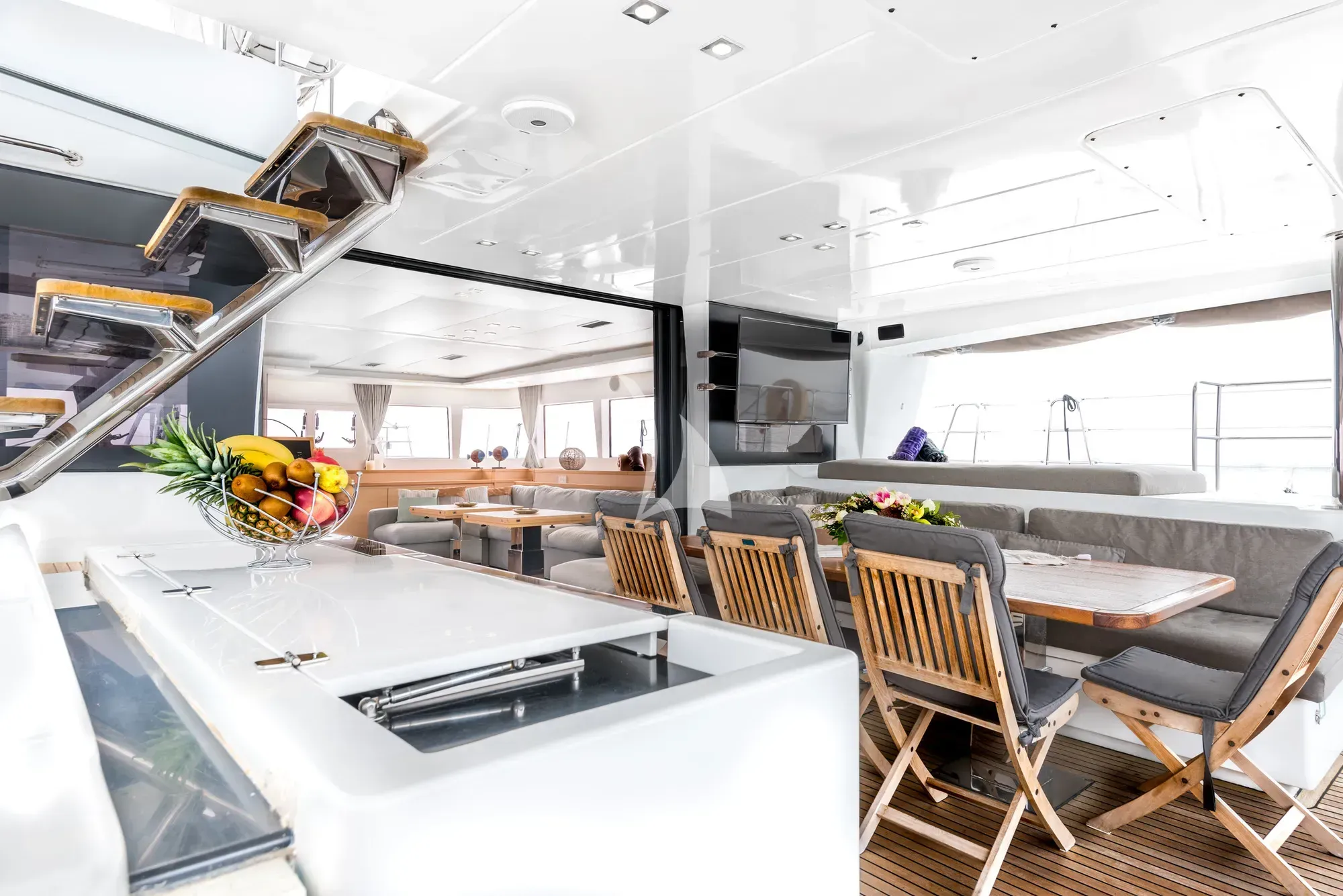 SELENE yacht photo