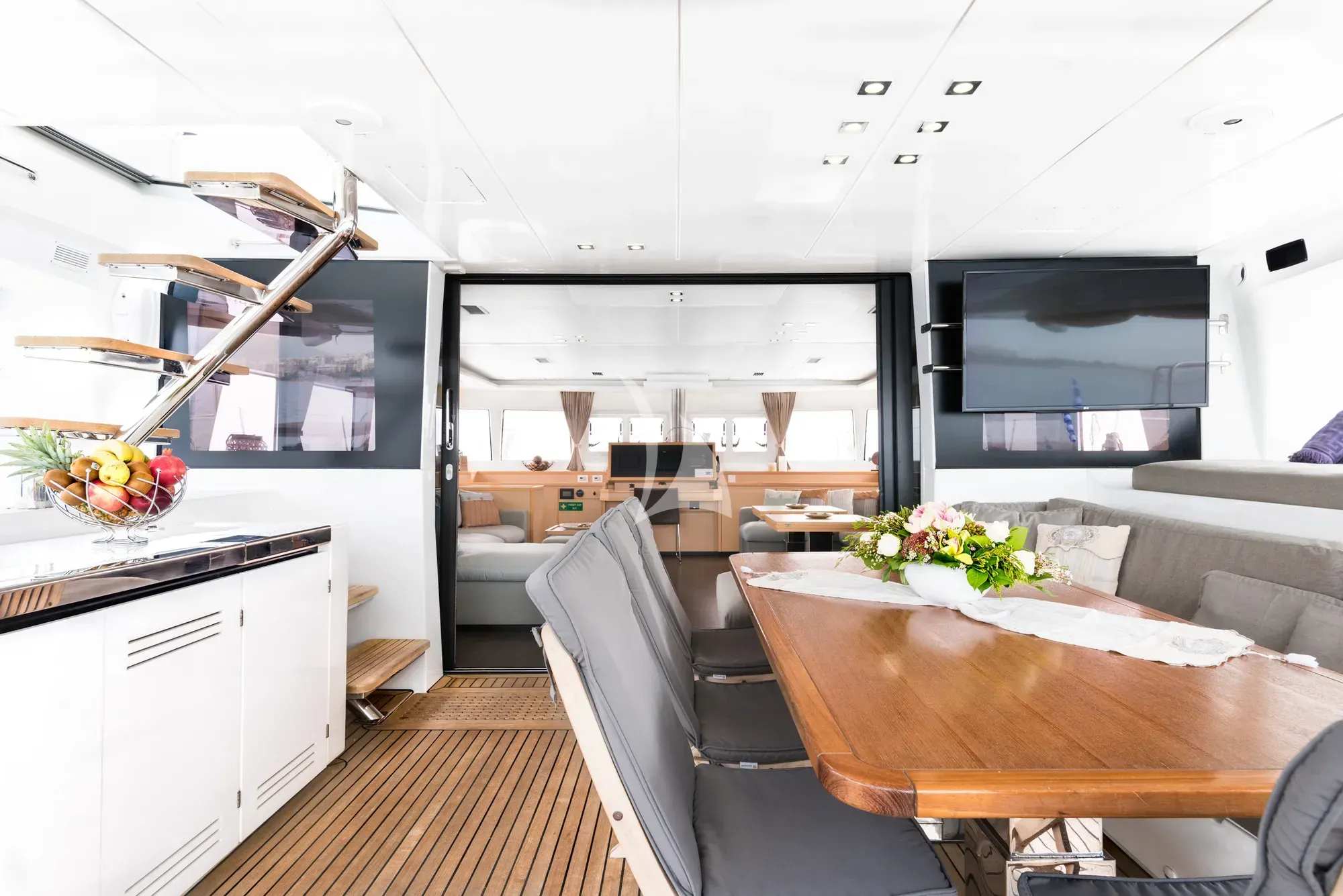 SELENE yacht photo