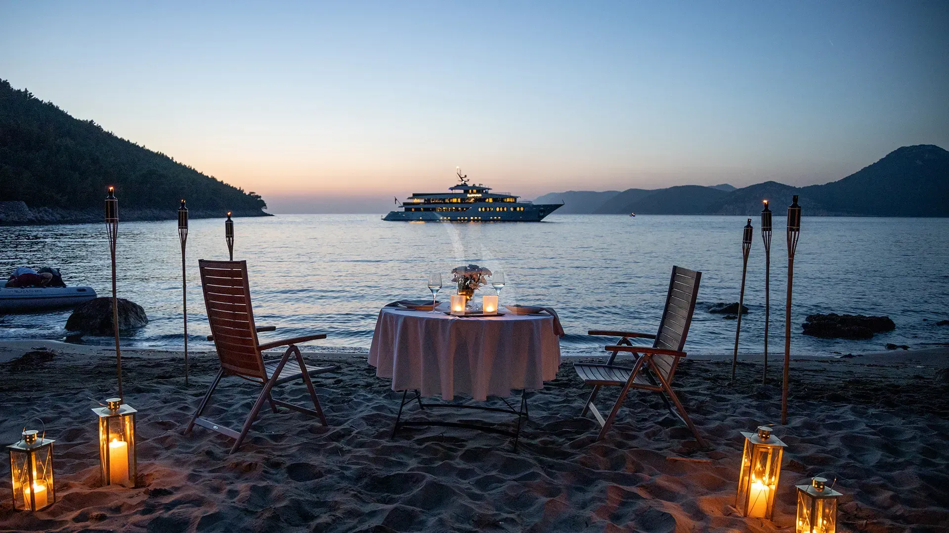 BLACK SWAN yacht photo