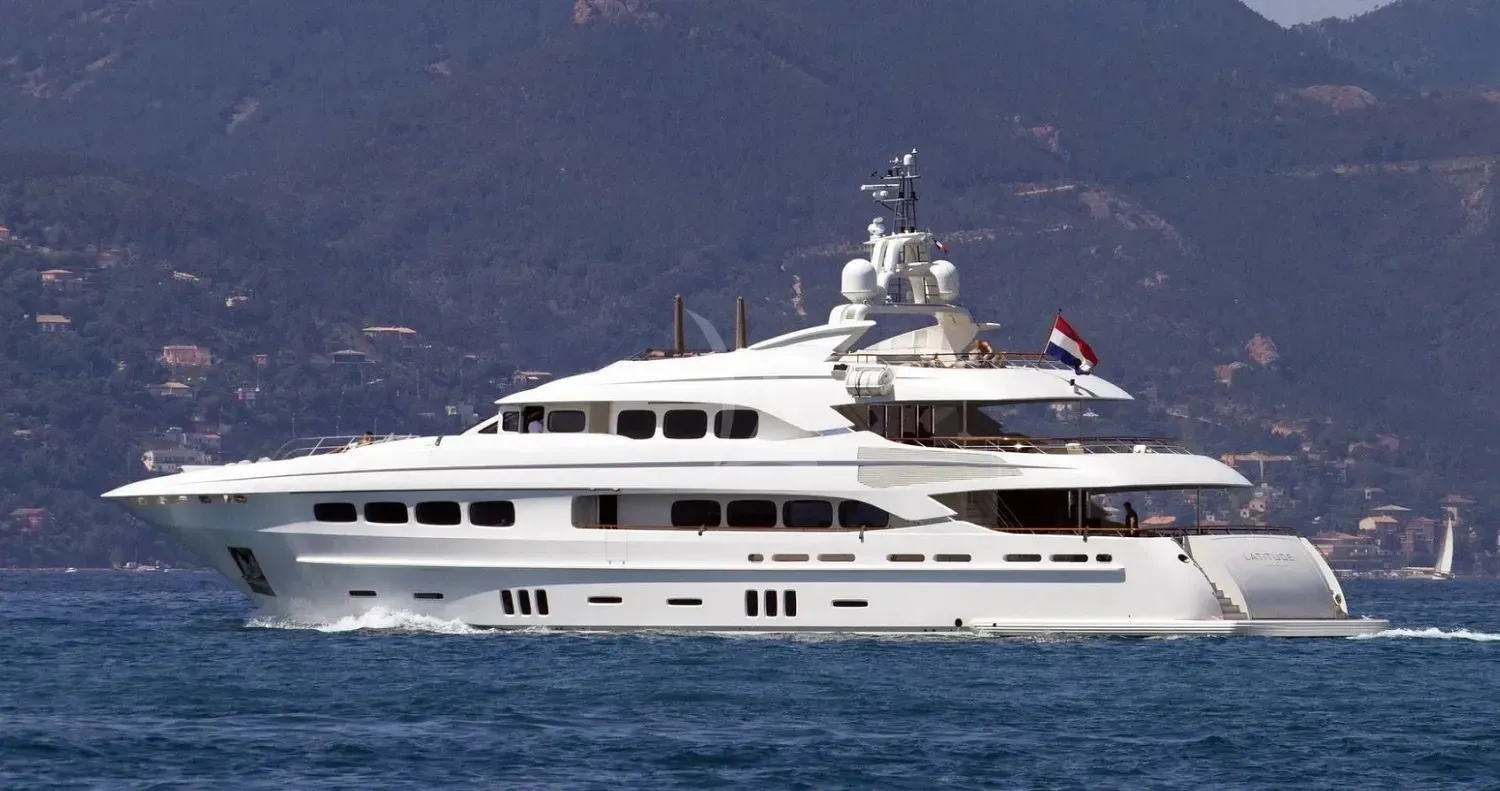 LATITUDE luxury yacht
