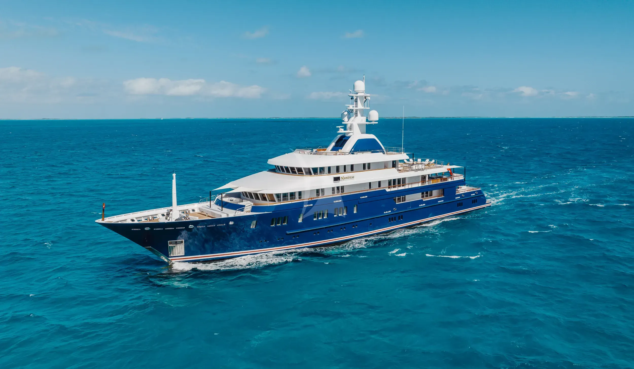 HUNTRESS luxury yacht