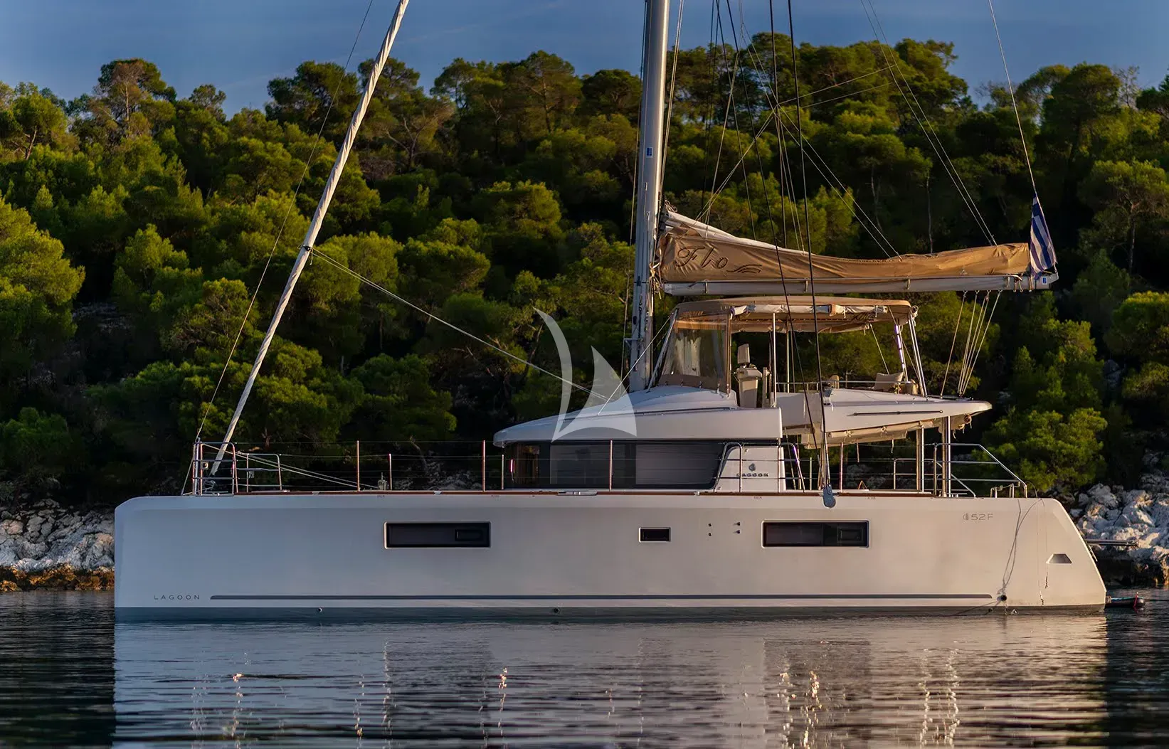 FLO yacht photo