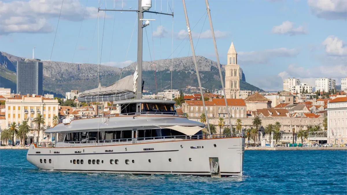 Life is Good yacht photo