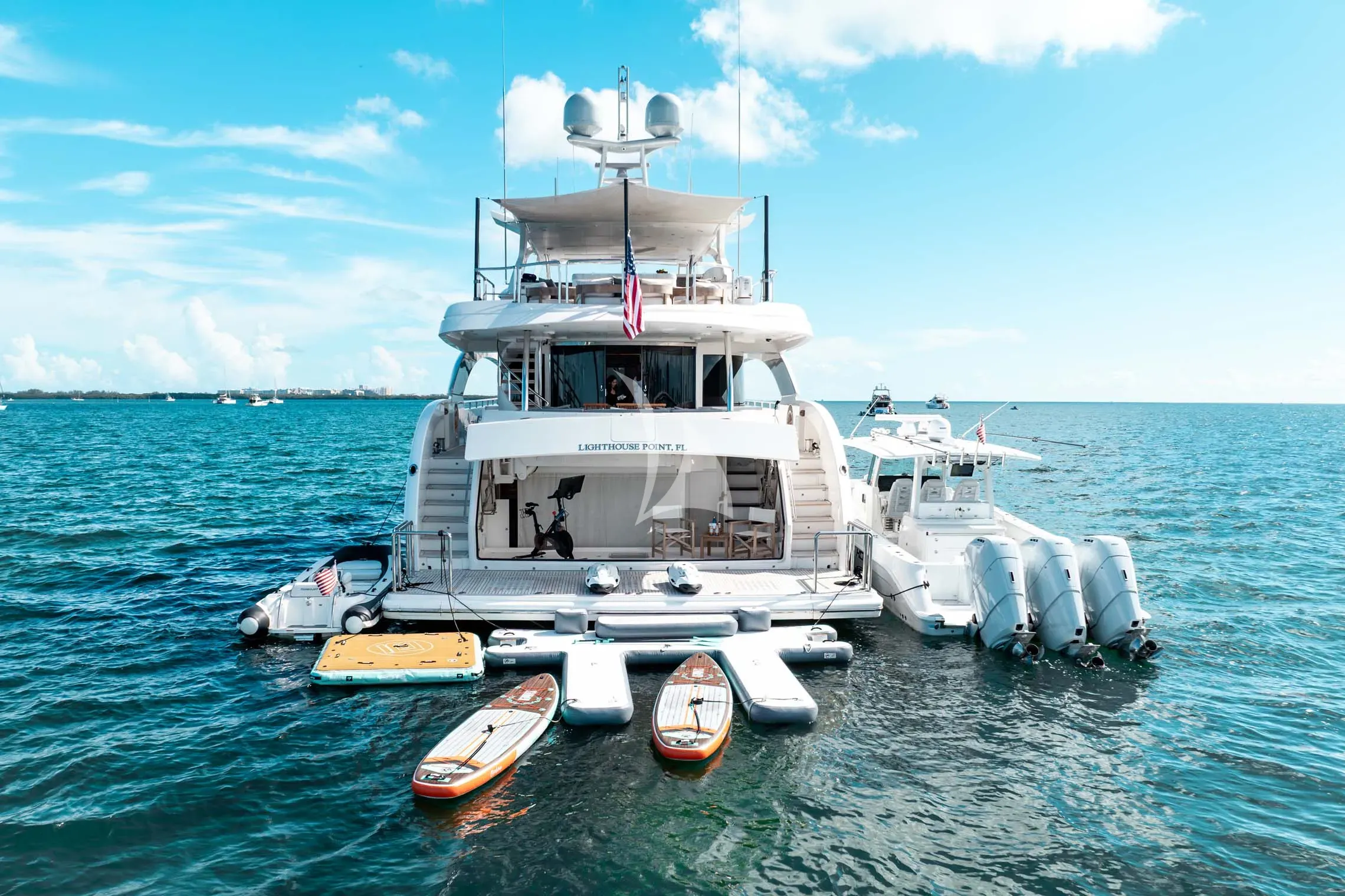 HAPPY HOUR yacht photo