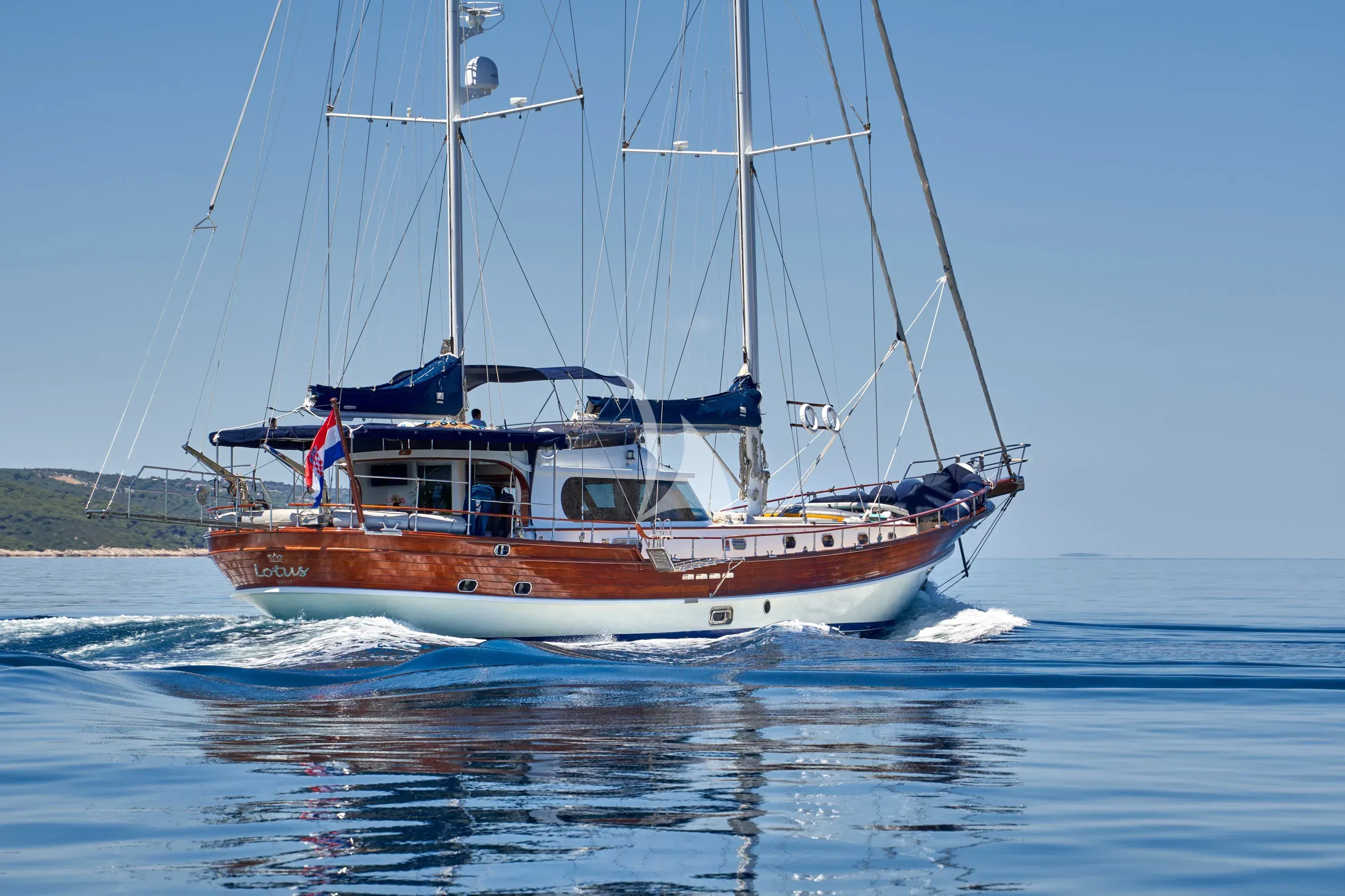 LOTUS yacht photo