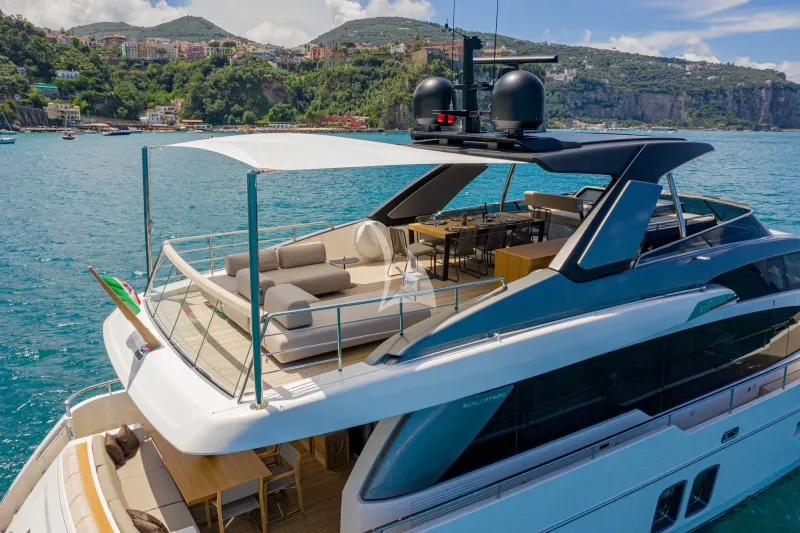 LUCKY yacht photo