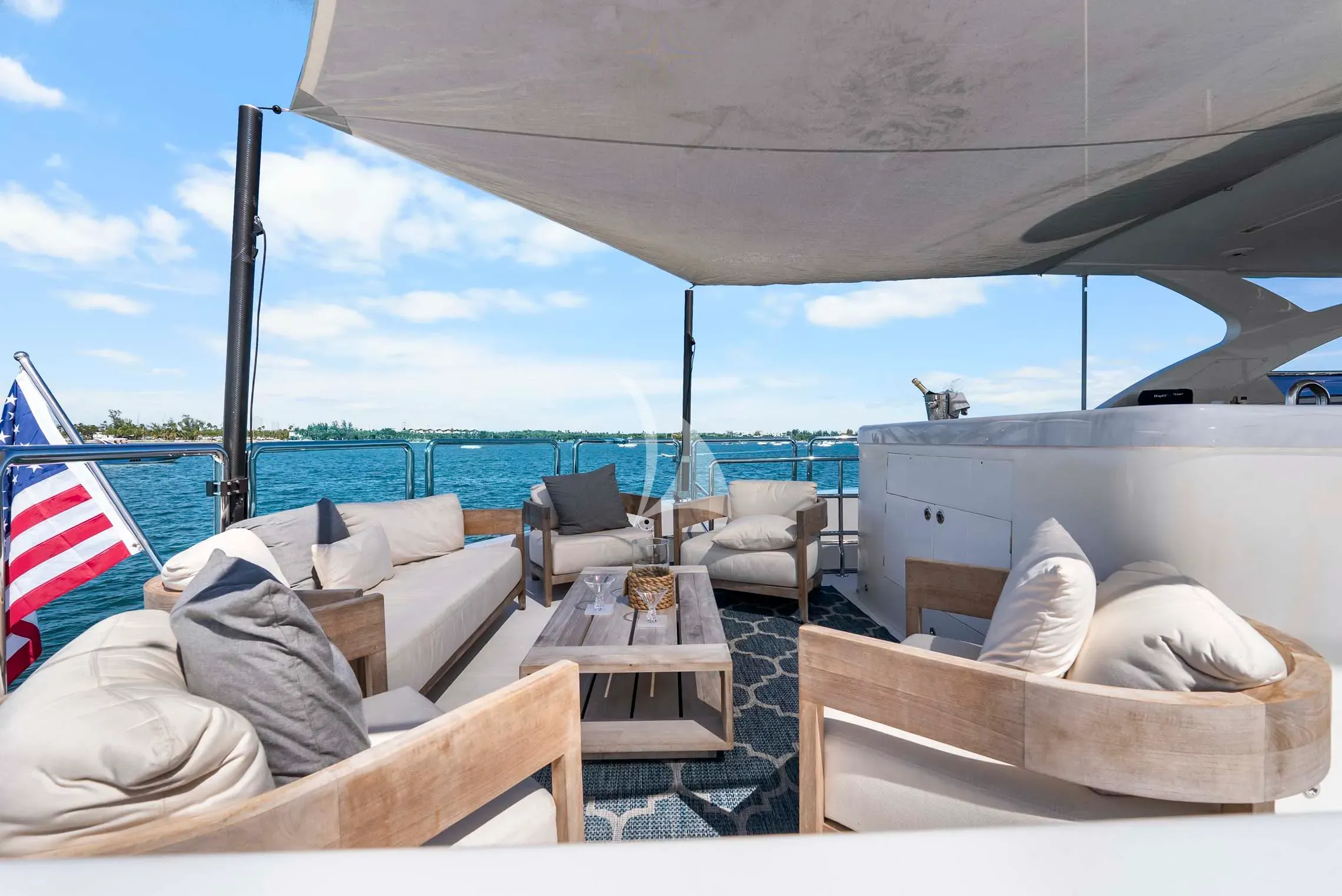 HAPPY HOUR yacht photo