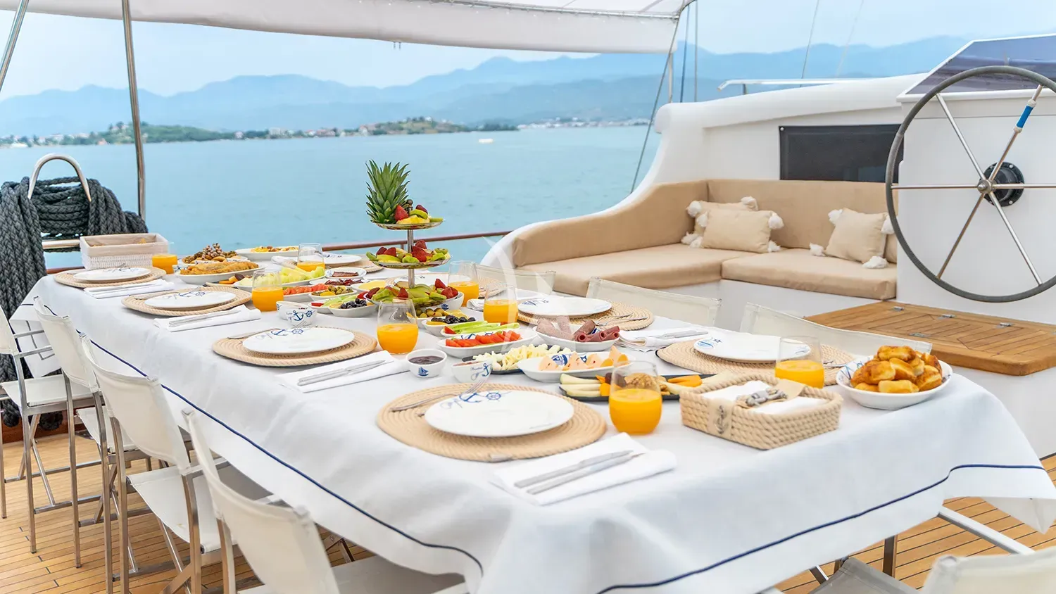HAPPY DAYS yacht photo