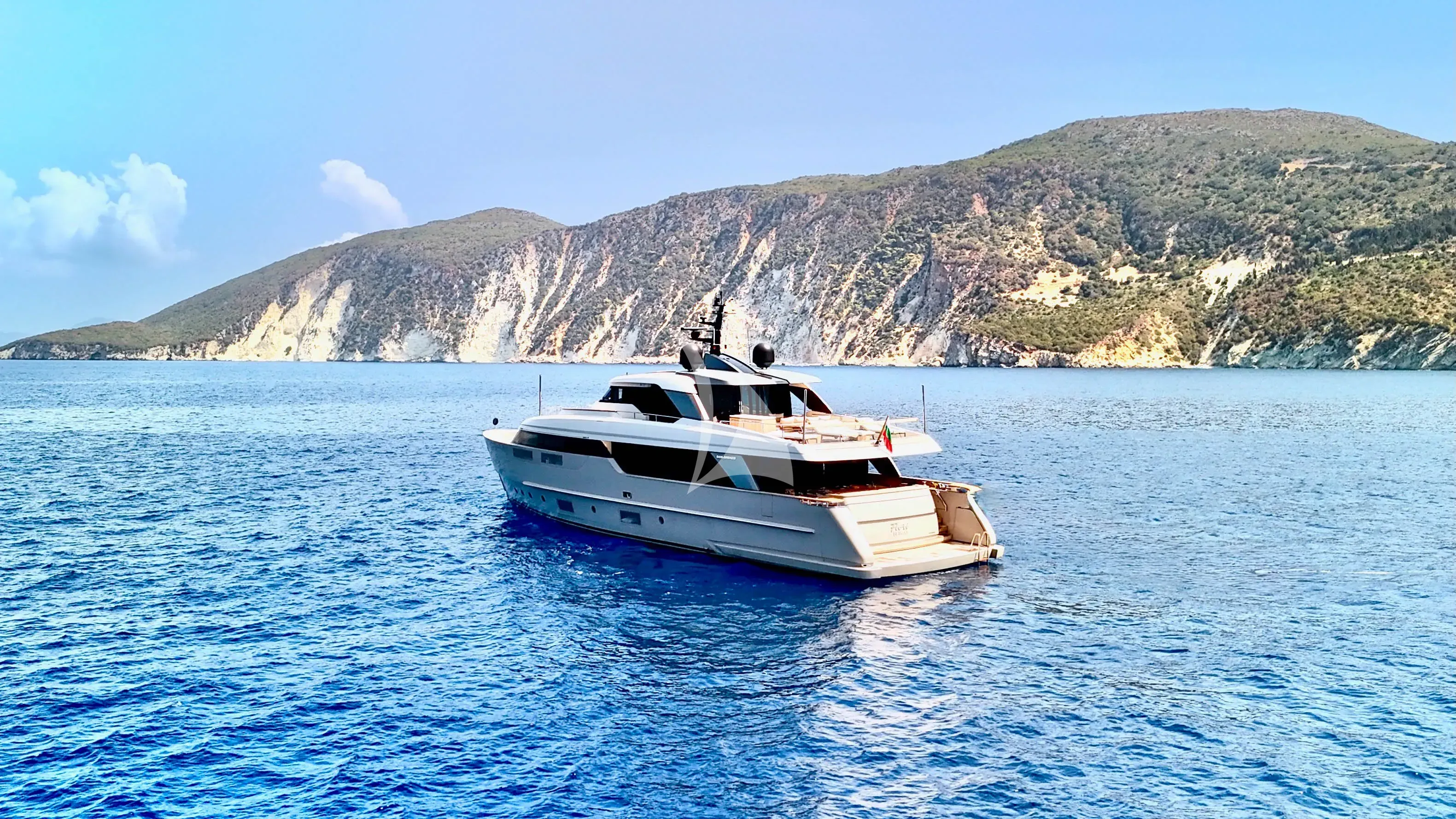 FLORI yacht photo