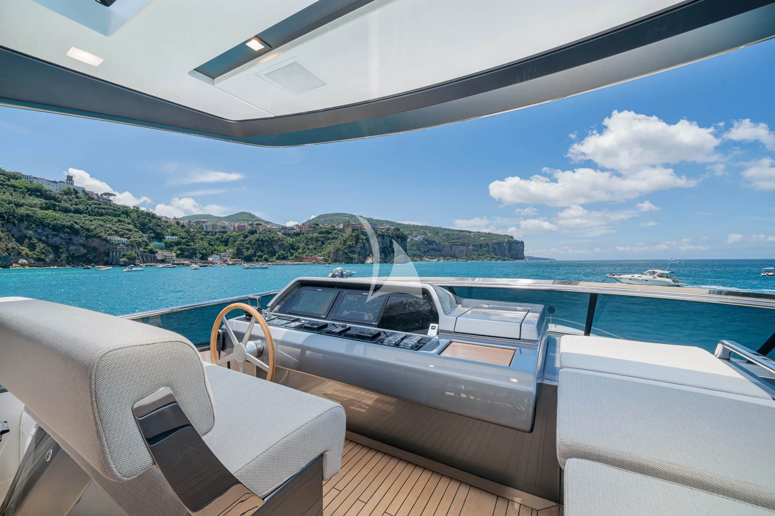 LUCKY yacht photo