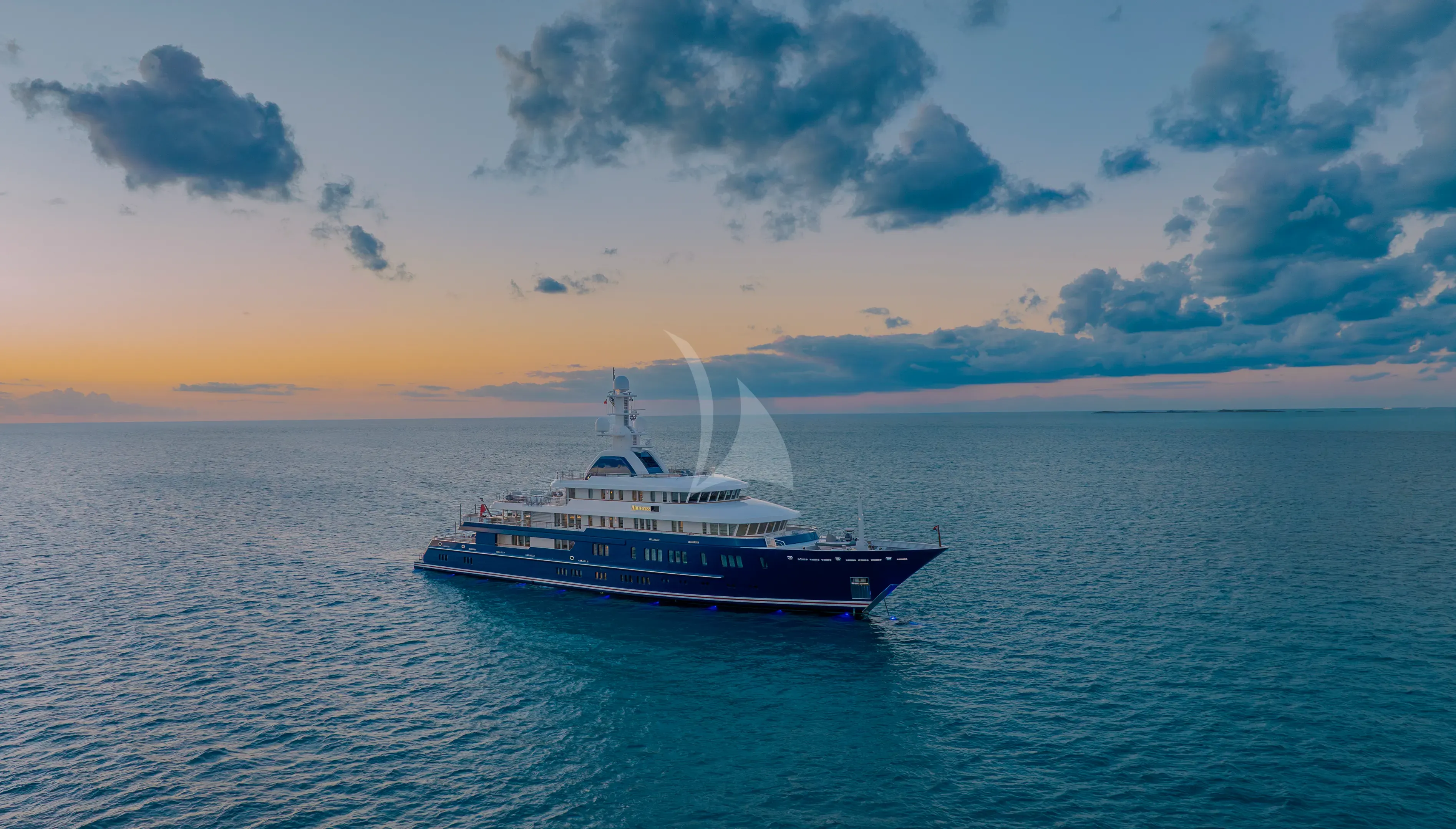 HUNTRESS yacht photo