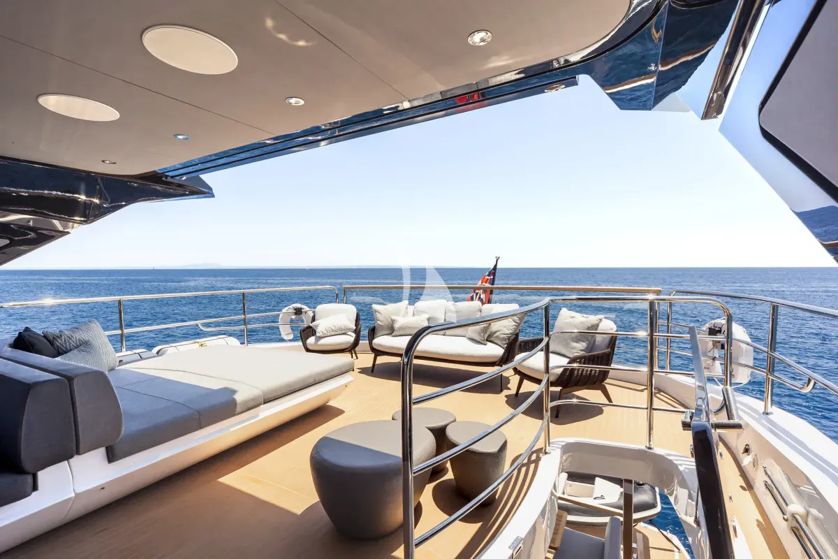 JUNIOR yacht photo