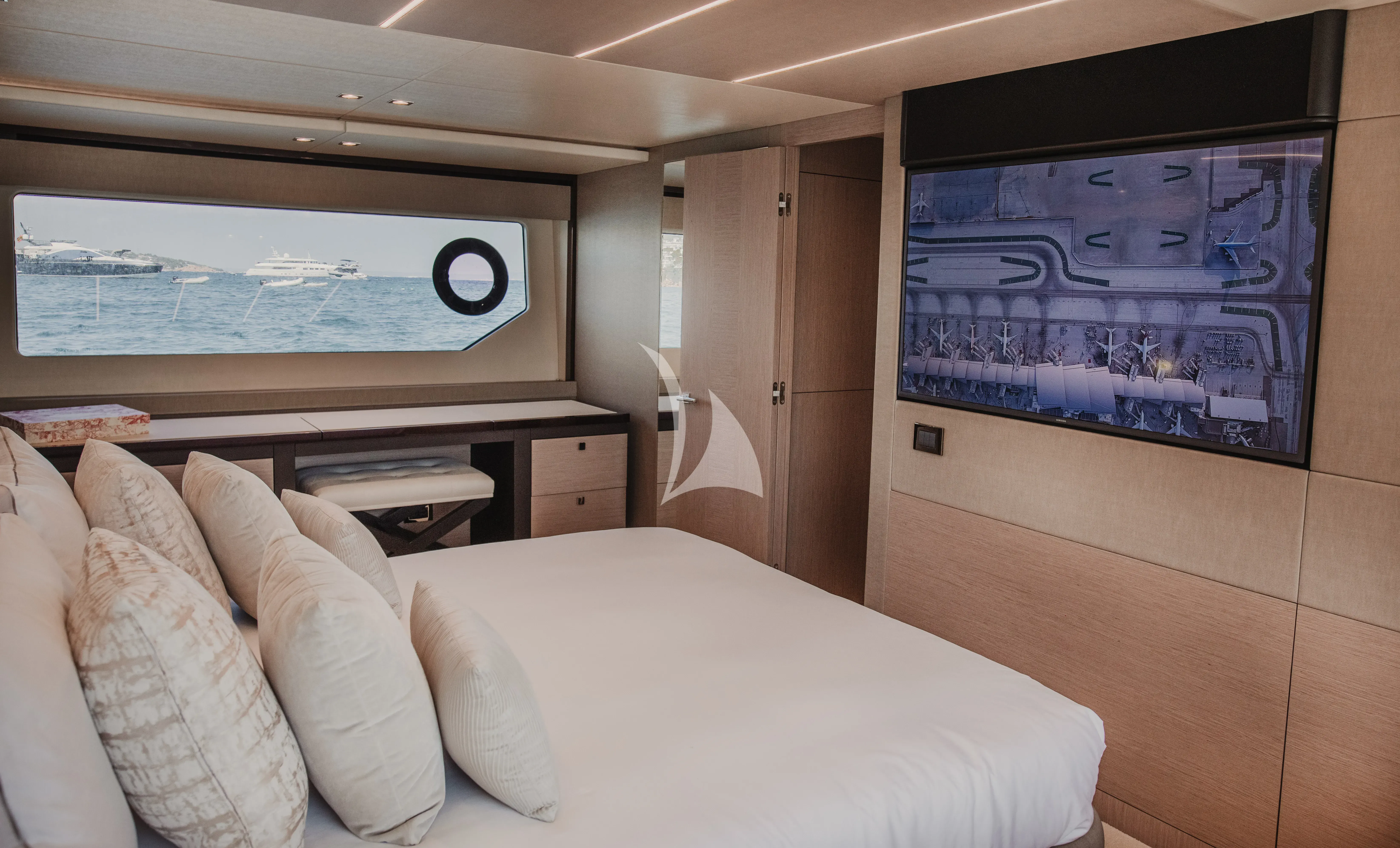 LADY M yacht photo