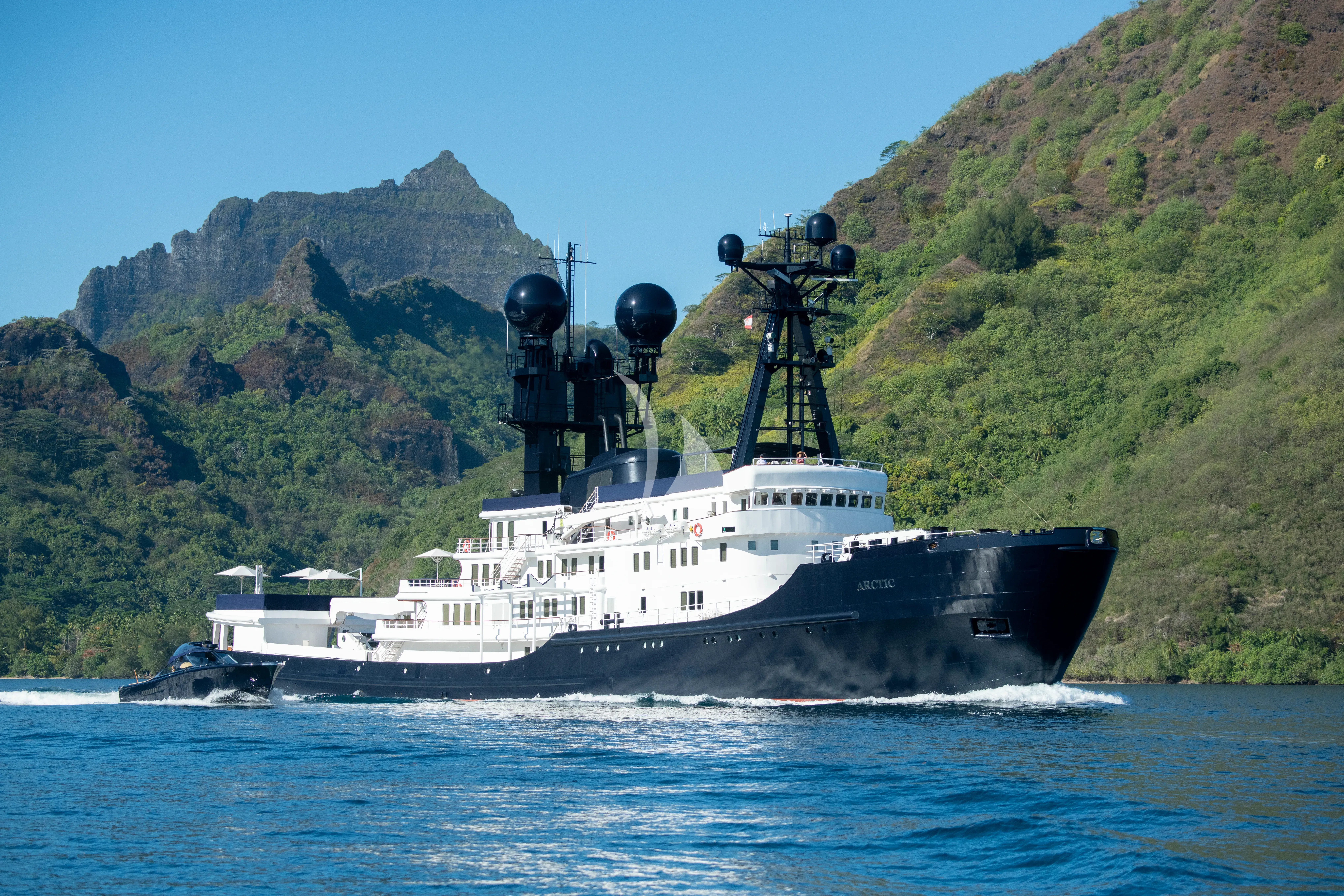 ARCTIC yacht photo