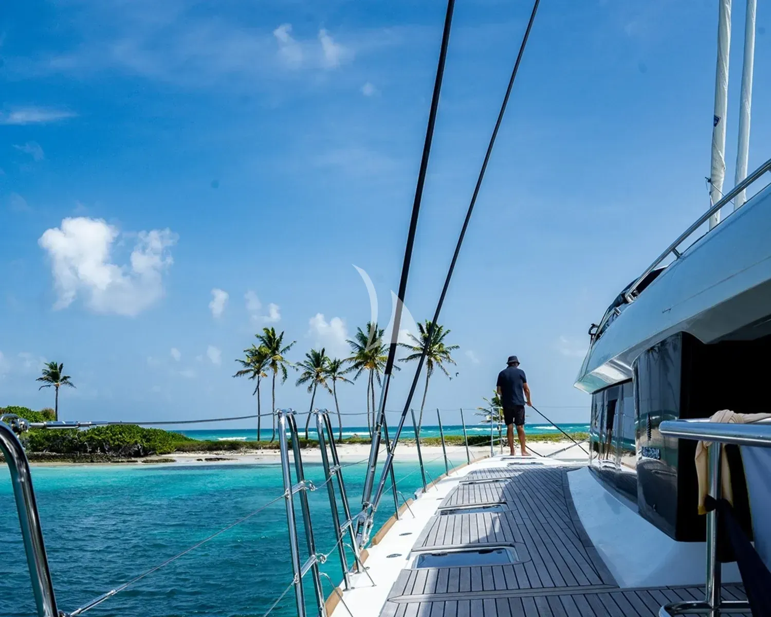 LOOMA yacht photo