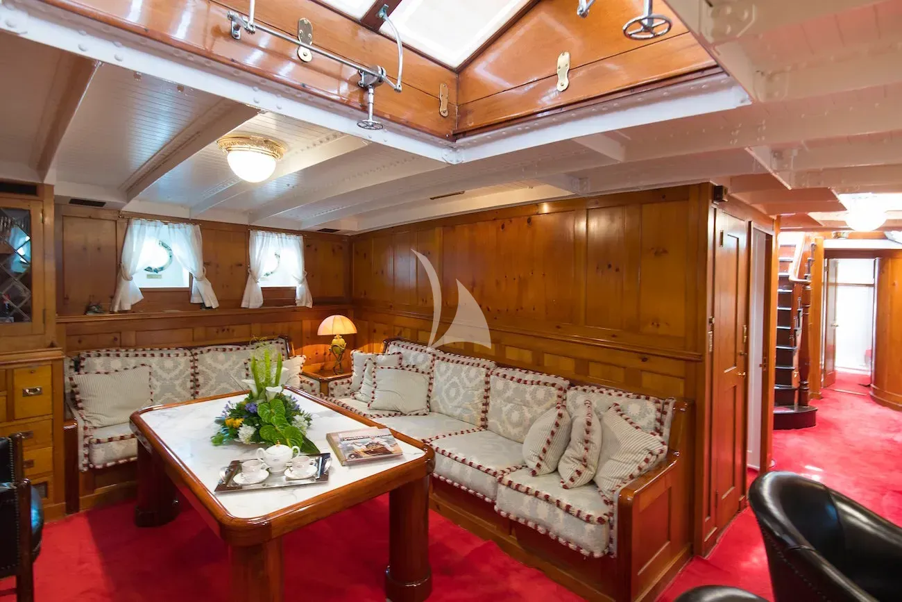 PURITAN - interior 4