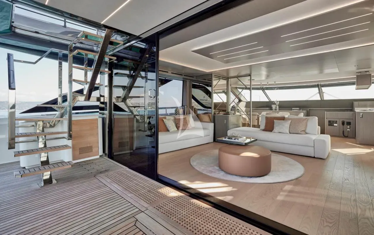 M8 EVO yacht photo