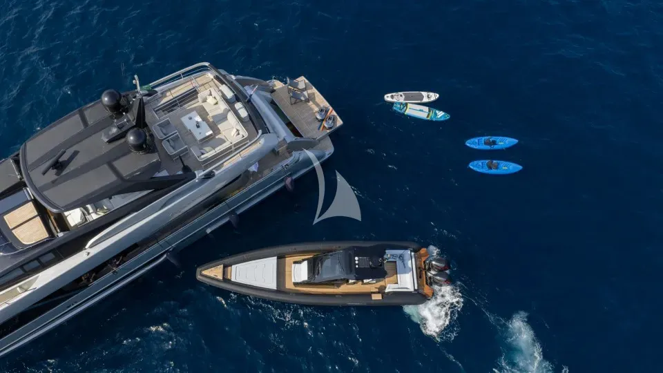 DARK HORSE yacht photo