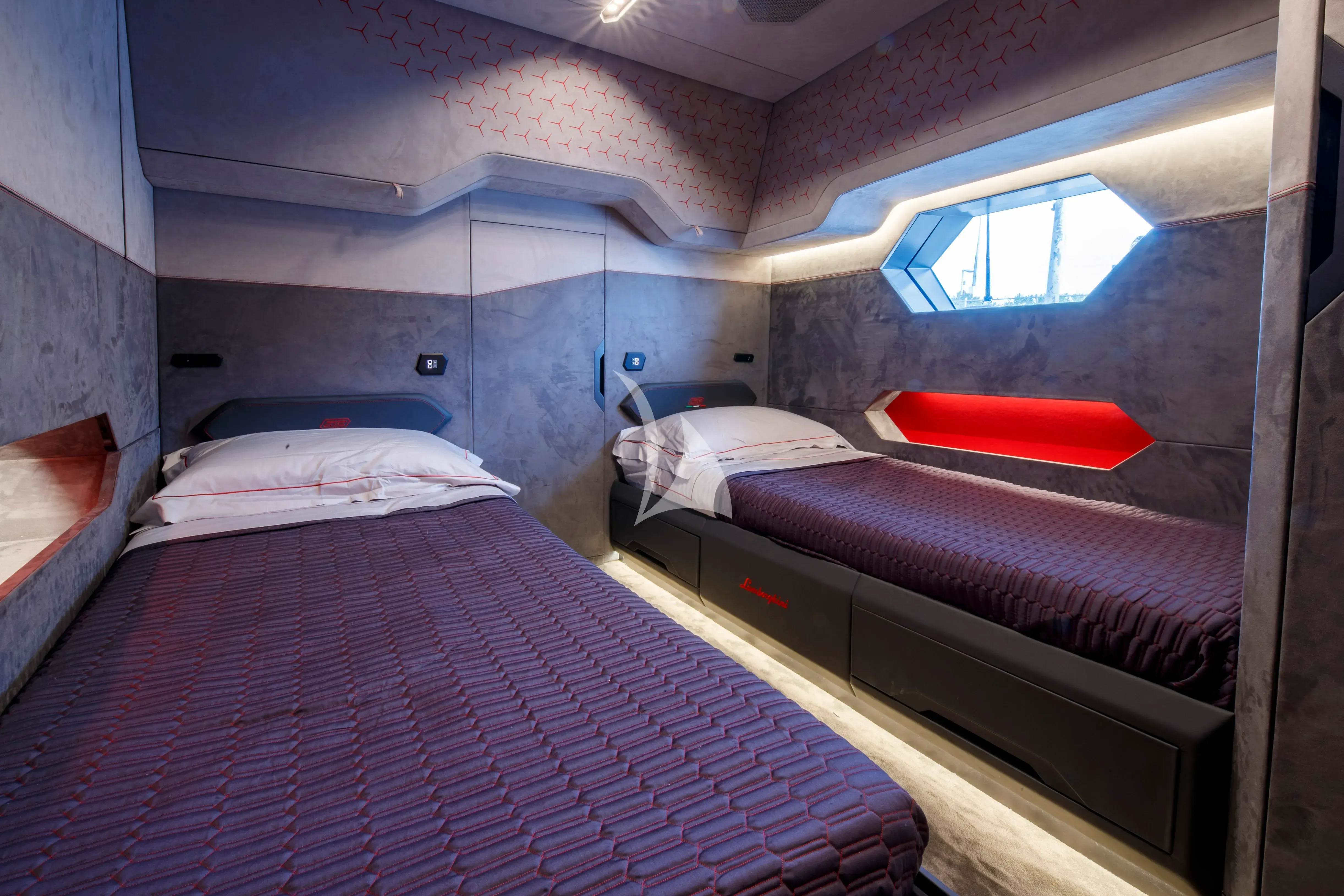 Fast One - interior 6