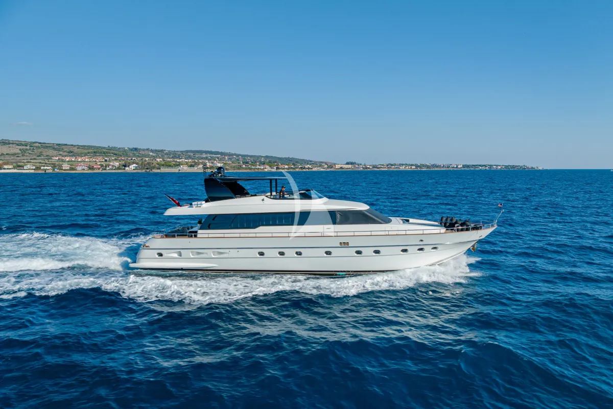 WHITEHAVEN yacht photo