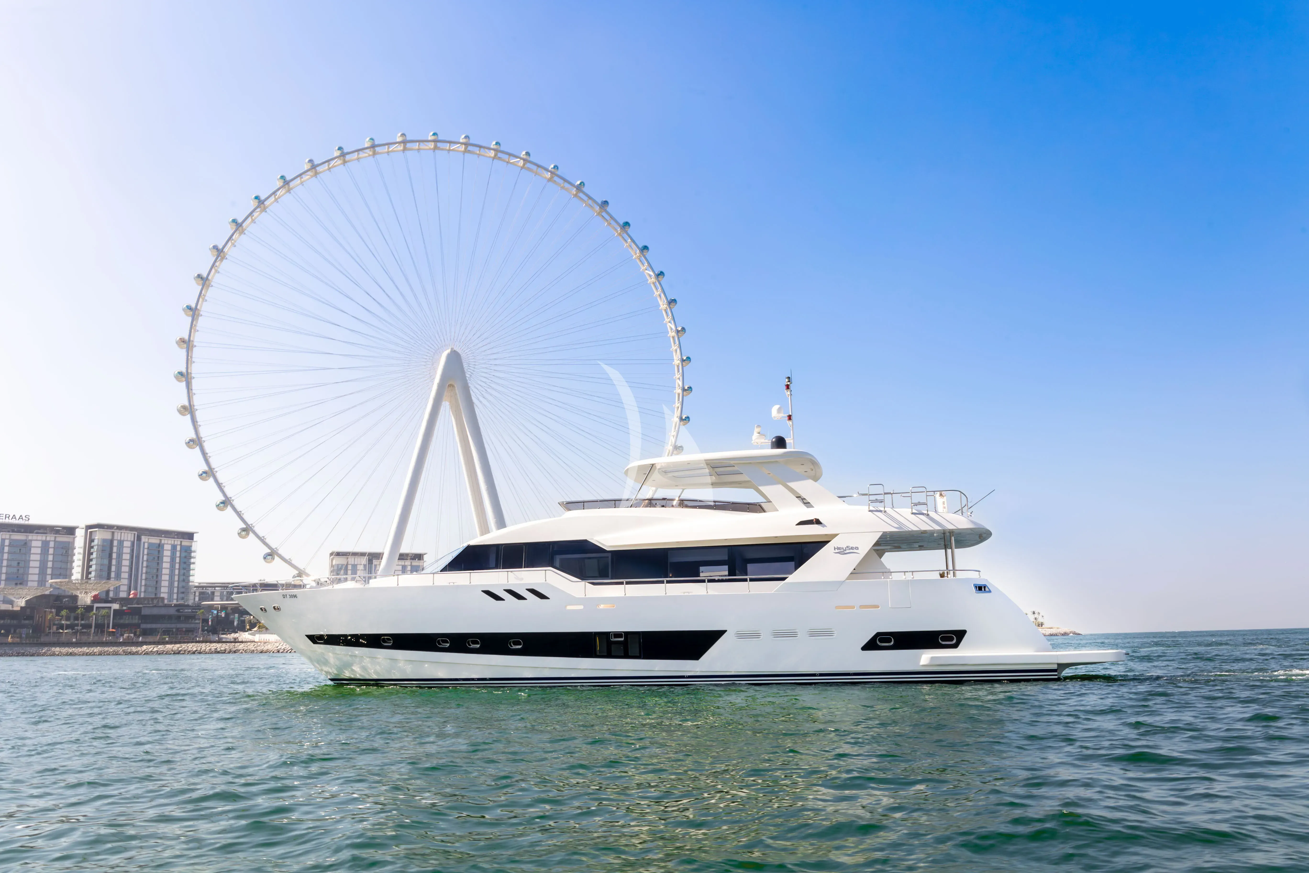 Caliente yacht photo