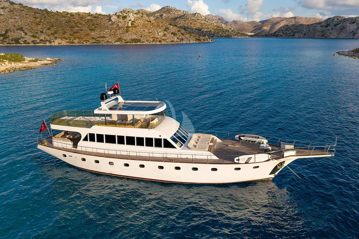 CANEREN luxury yacht