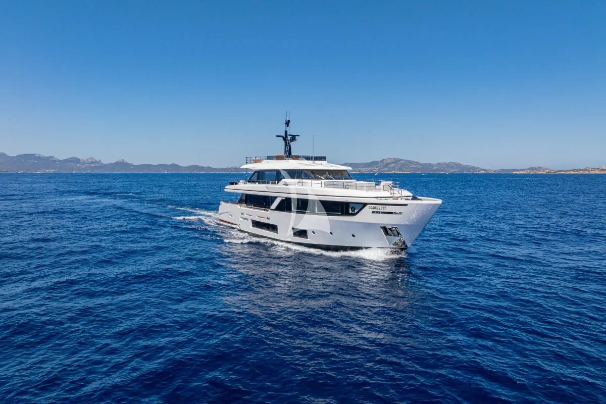 TWINS yacht photo
