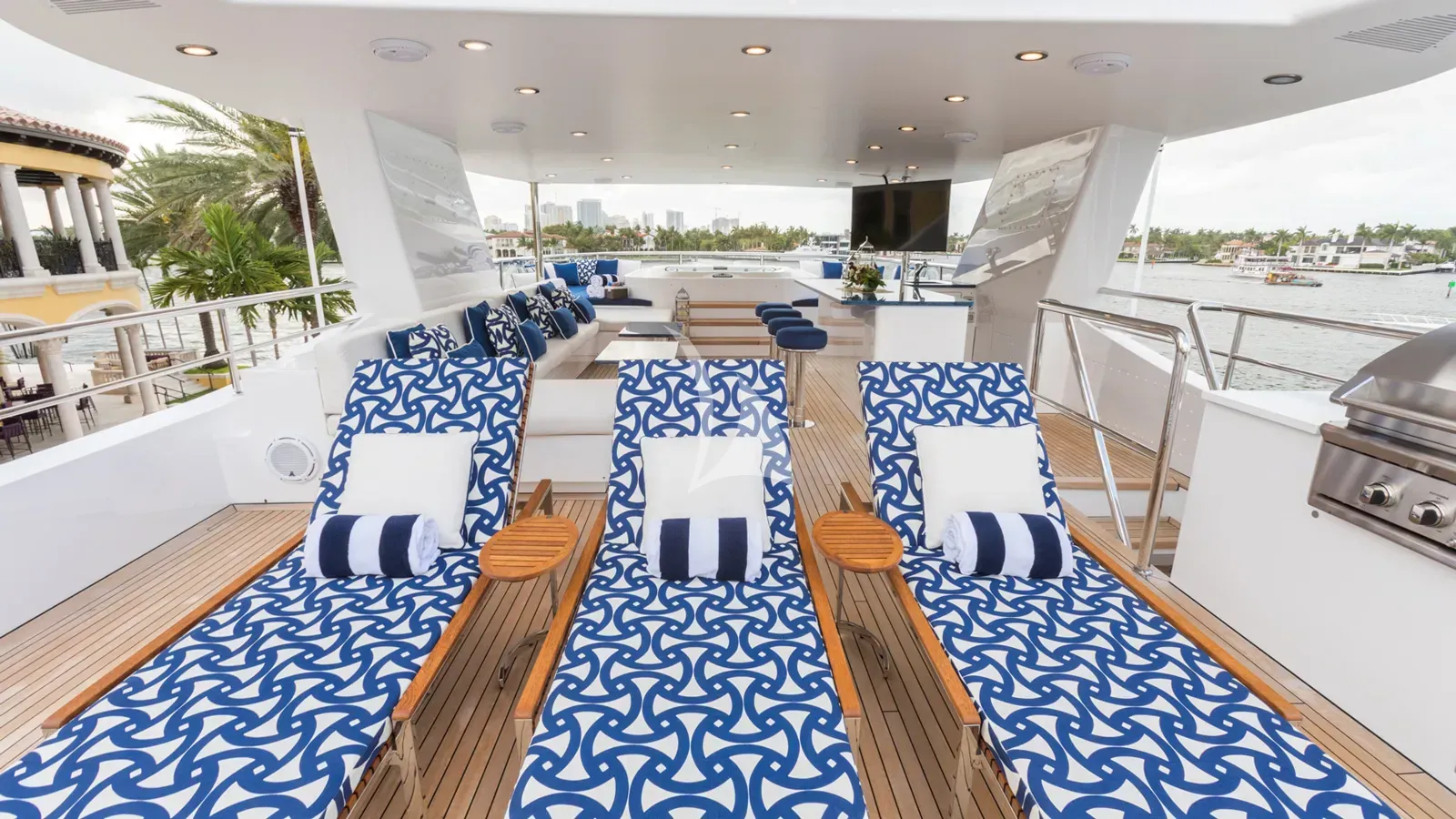 TANZANITE yacht photo