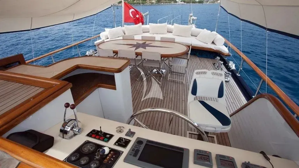 DIDI yacht photo