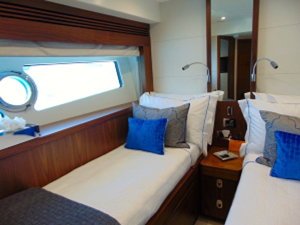 Glasax yacht twin cabin