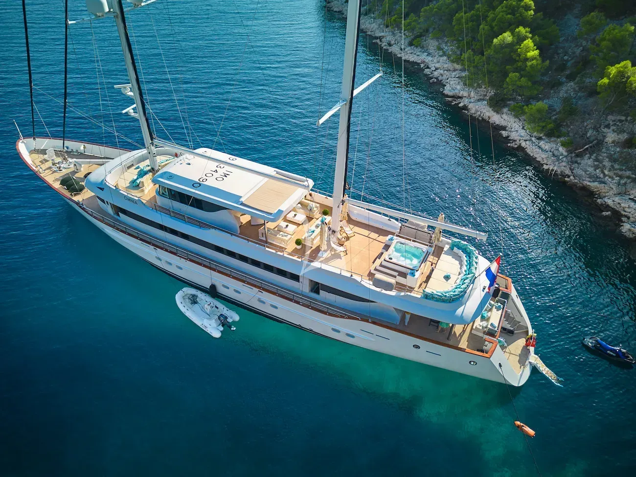 OMNIA yacht photo