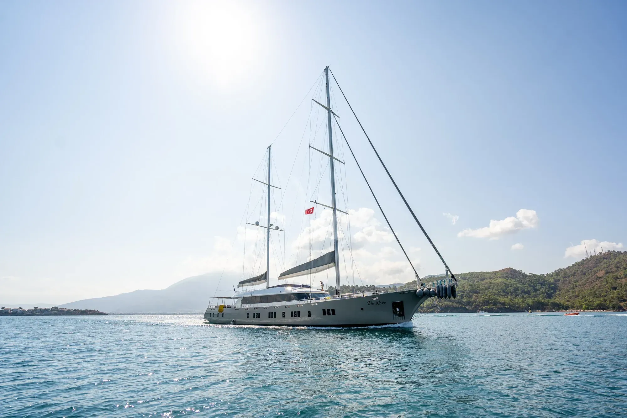De Love luxury yacht