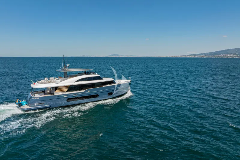 BLUE EYES yacht photo