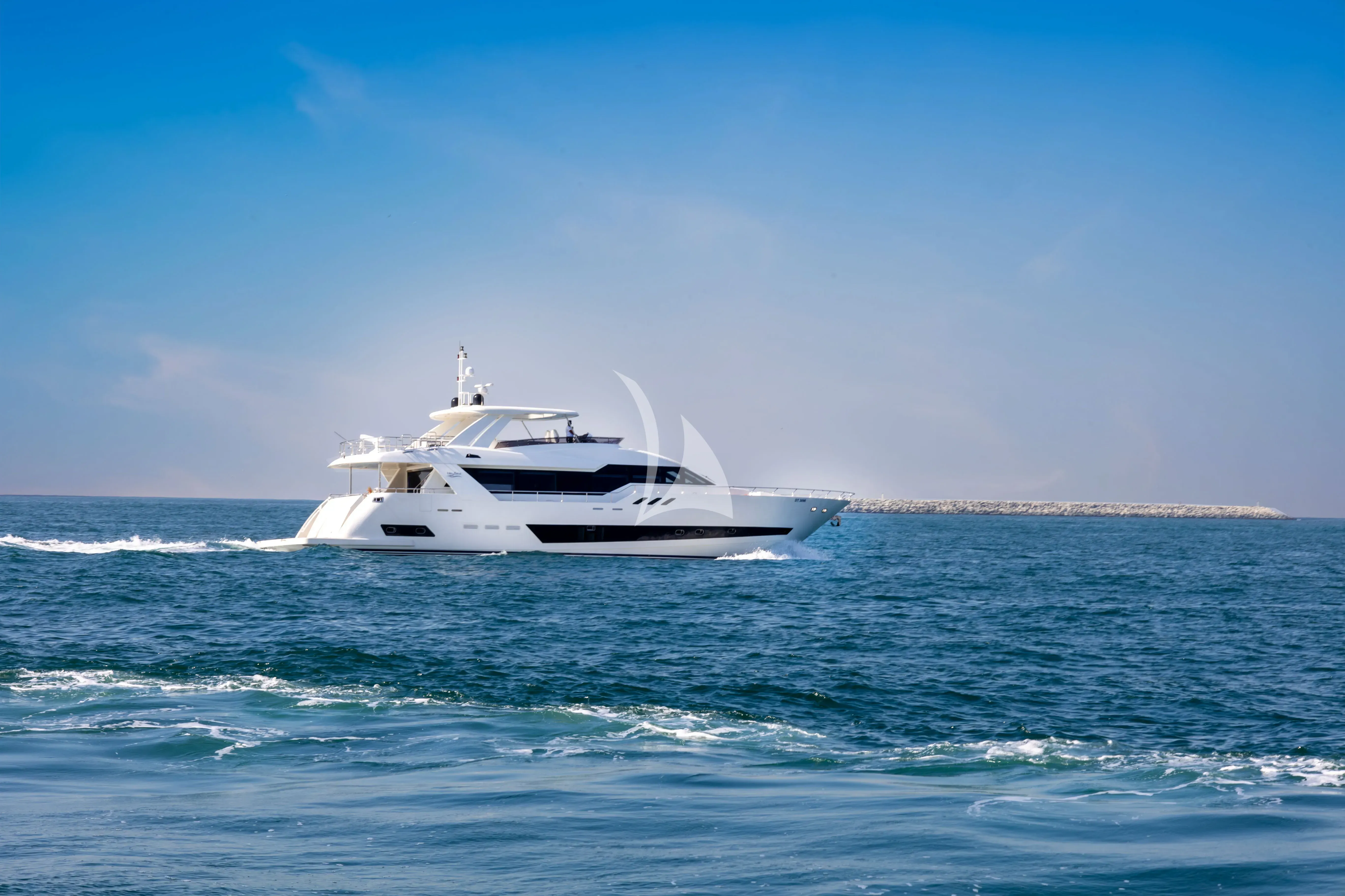 Caliente yacht photo