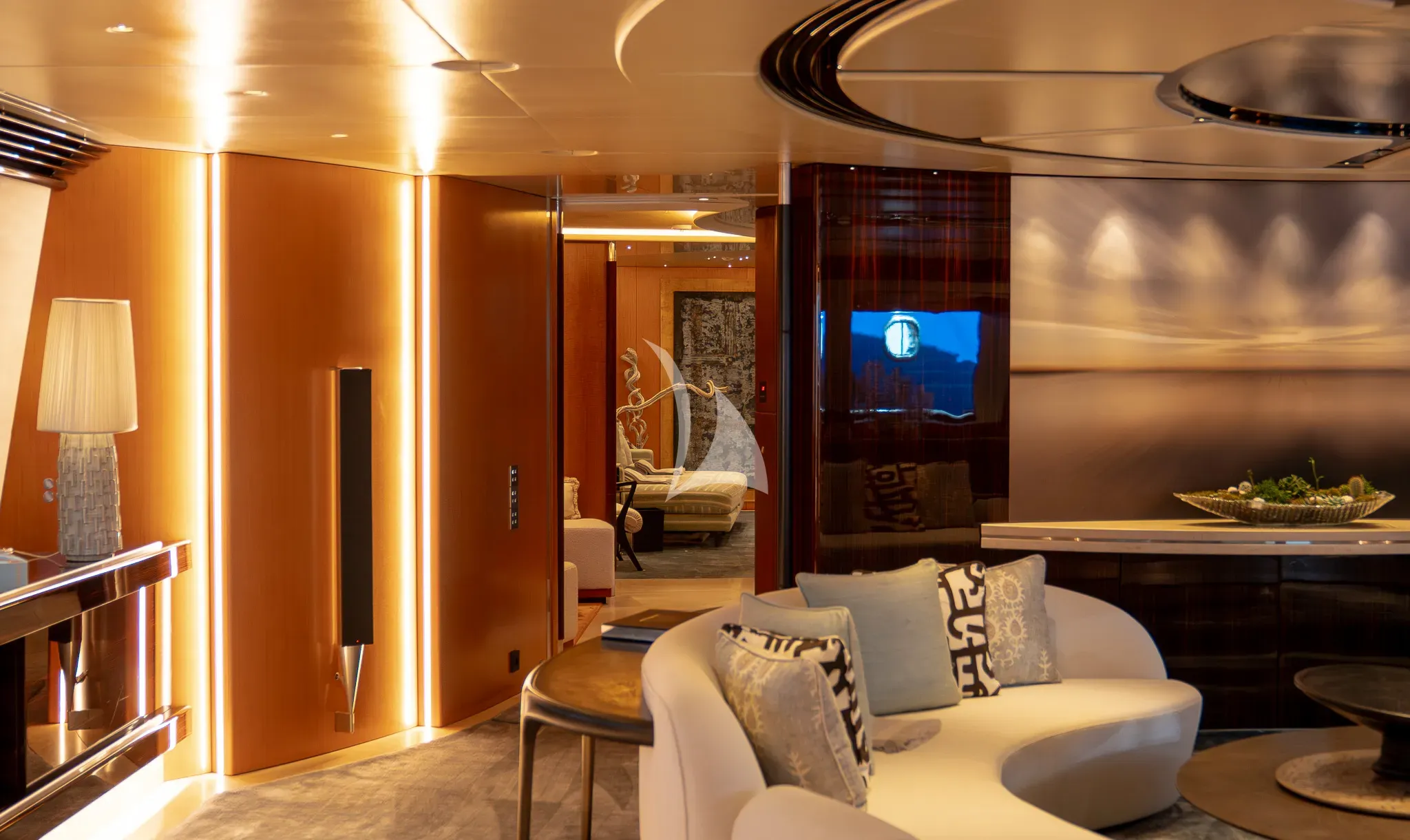 MALTESE FALCON - interior 5