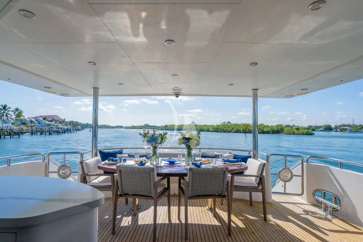 PILOT LOUNGE yacht photo