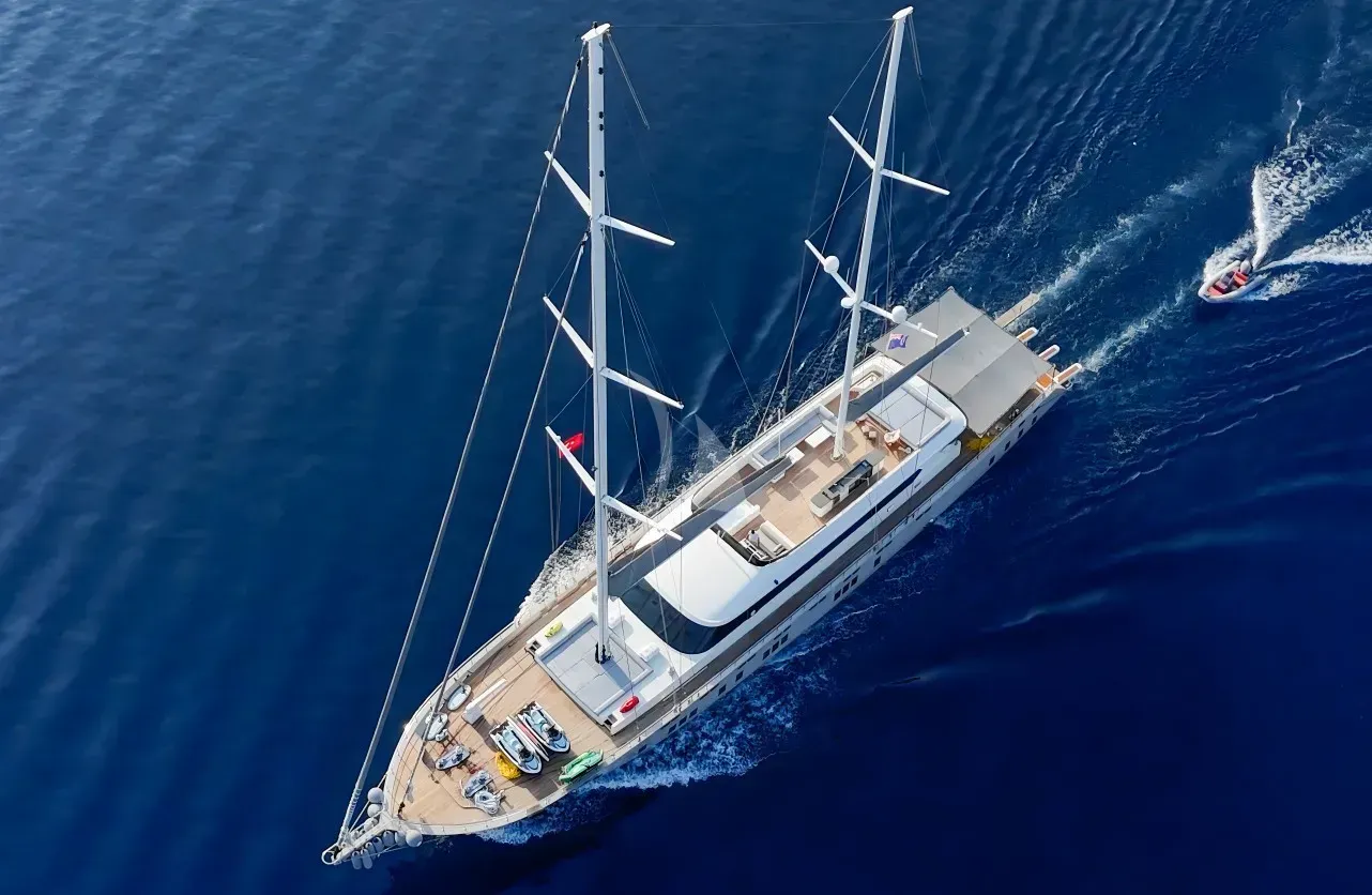 De Love yacht photo