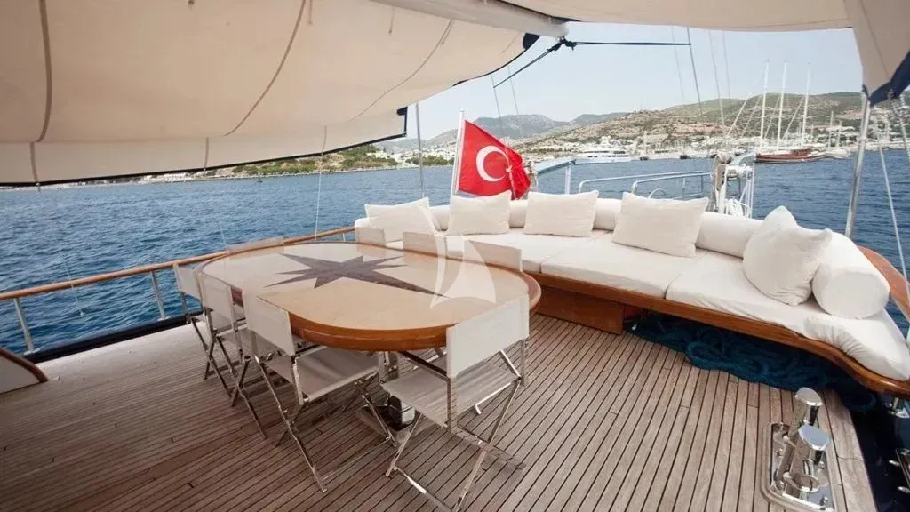 DIDI yacht photo