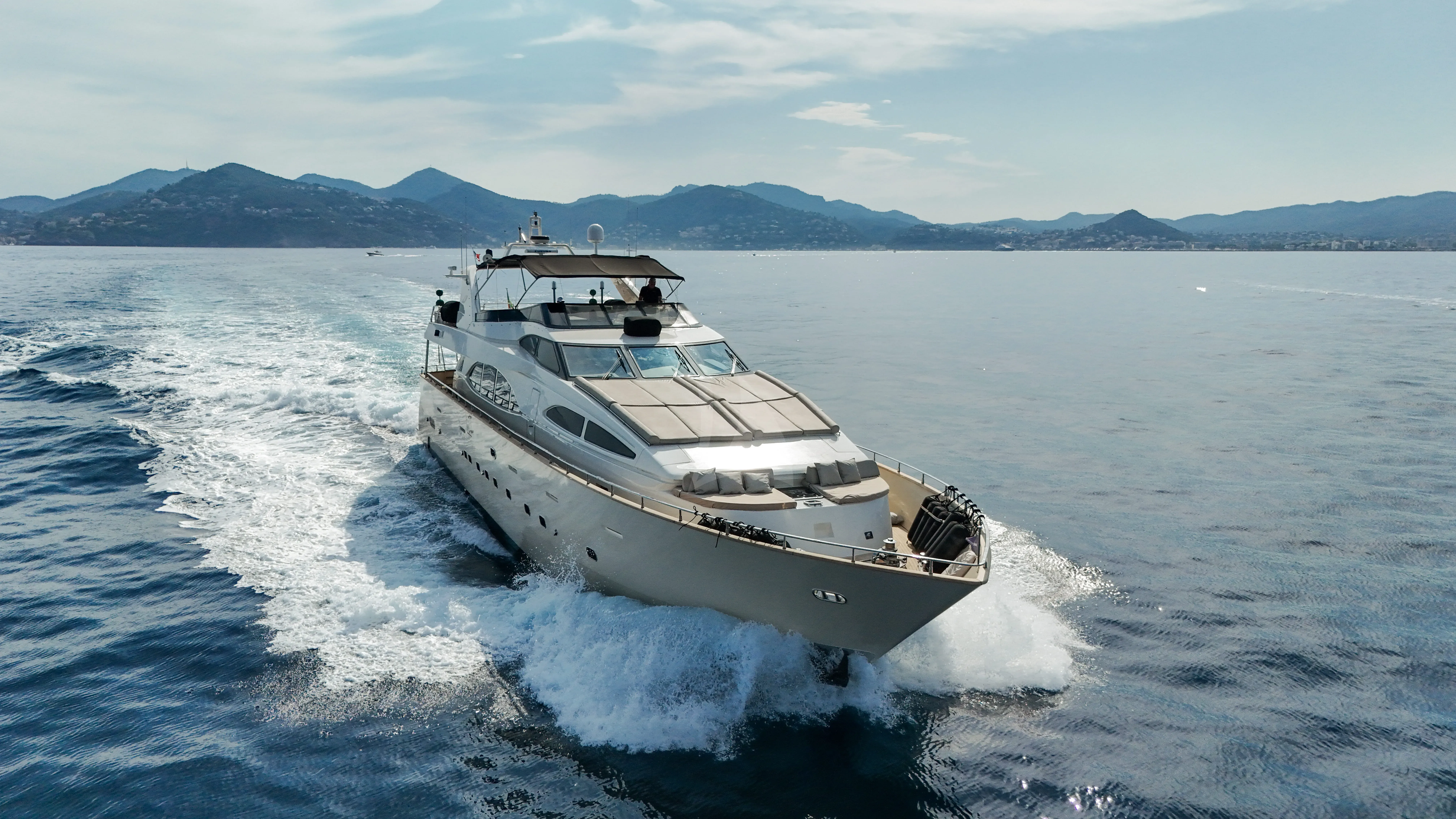ACCAMA DELTA yacht photo