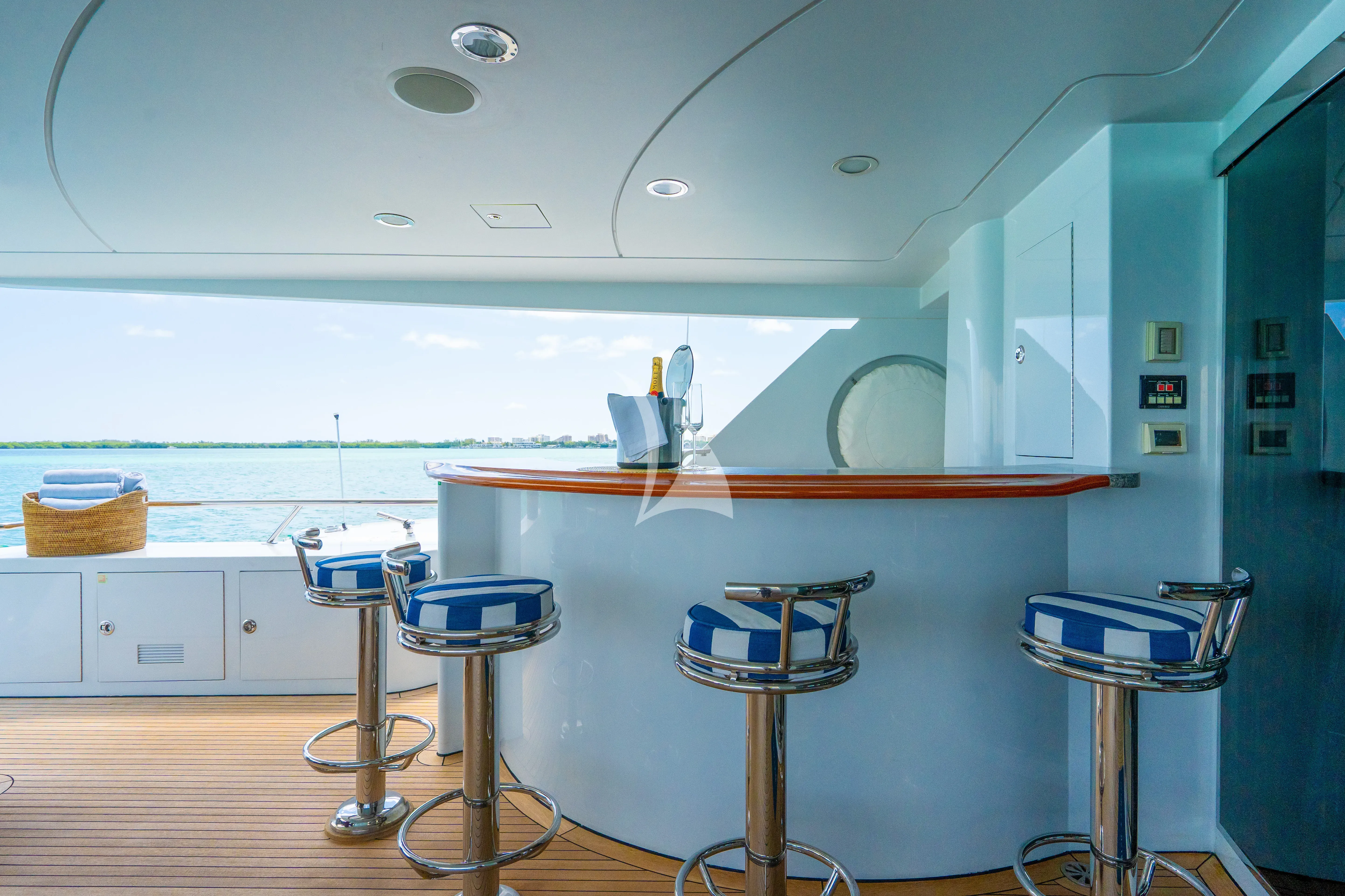 RISK & REWARD yacht photo