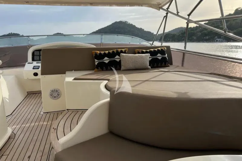 MAGIC SIX yacht photo