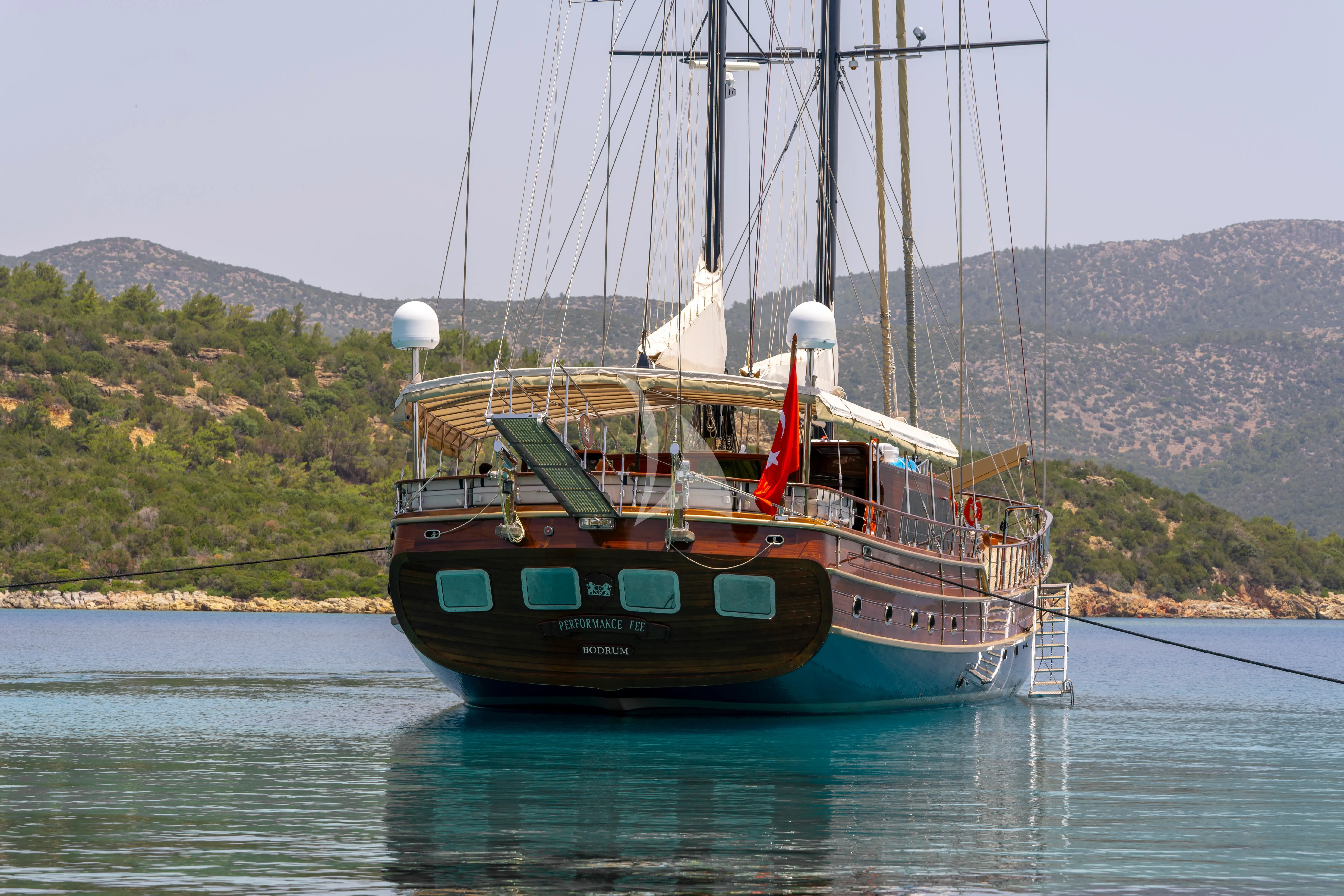 PERFORMANCE FEE luxury yacht