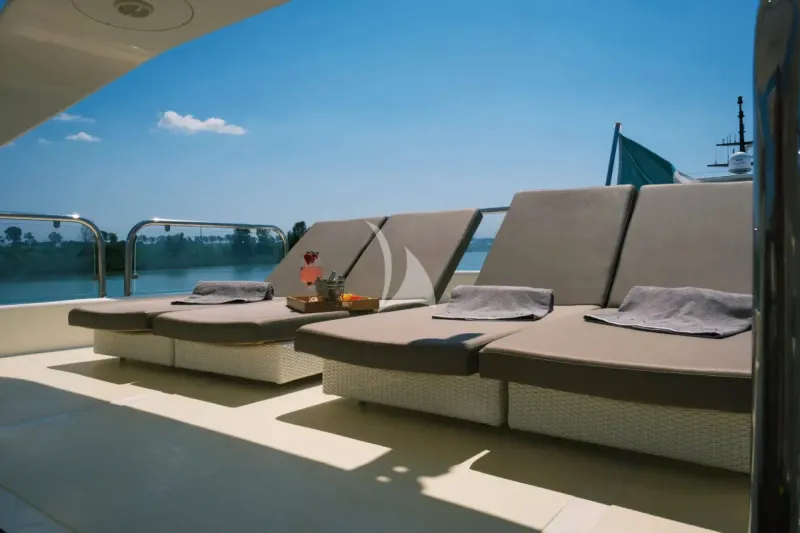 MAGIC SIX yacht photo